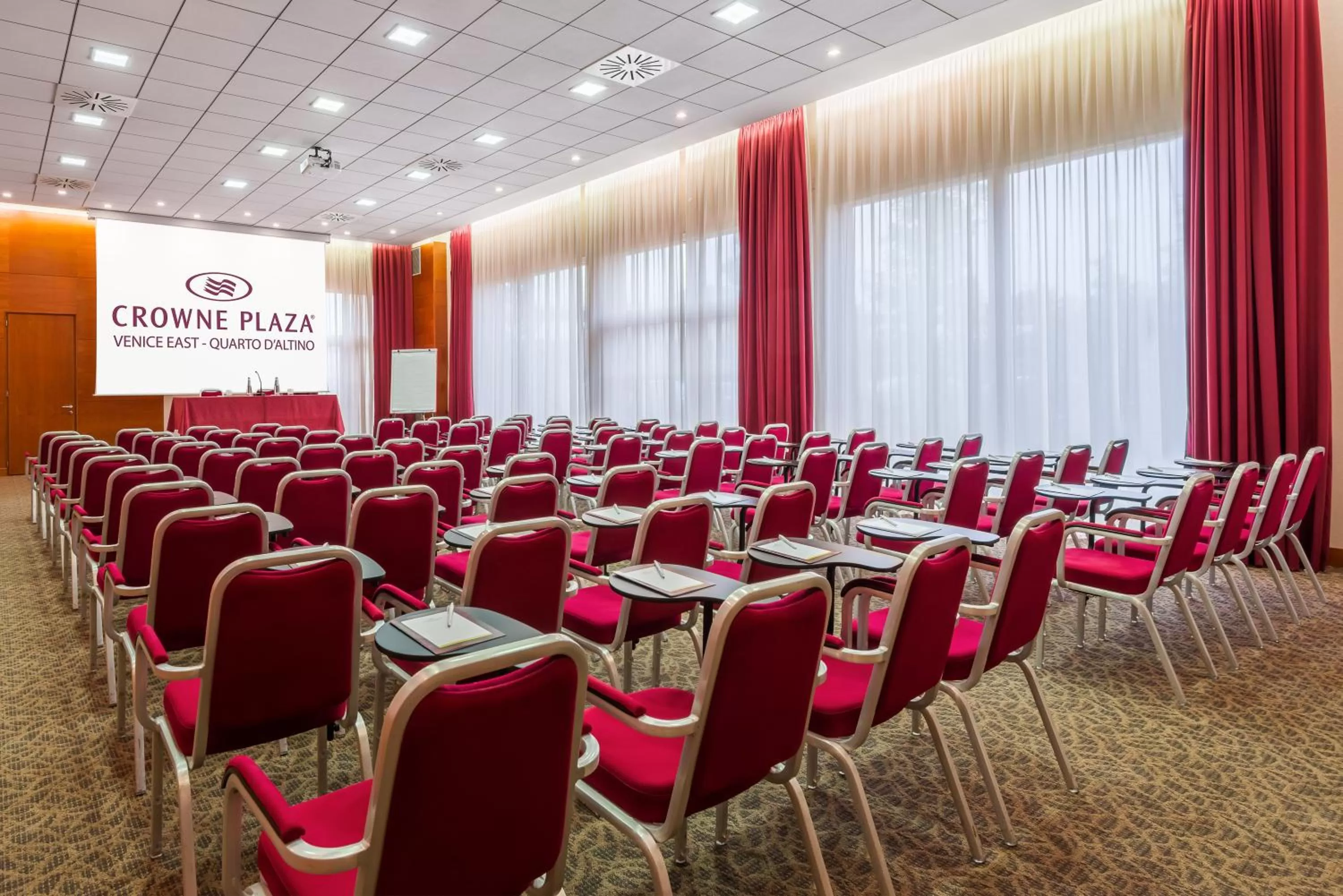 Meeting/conference room in Crowne Plaza Venice East by IHG