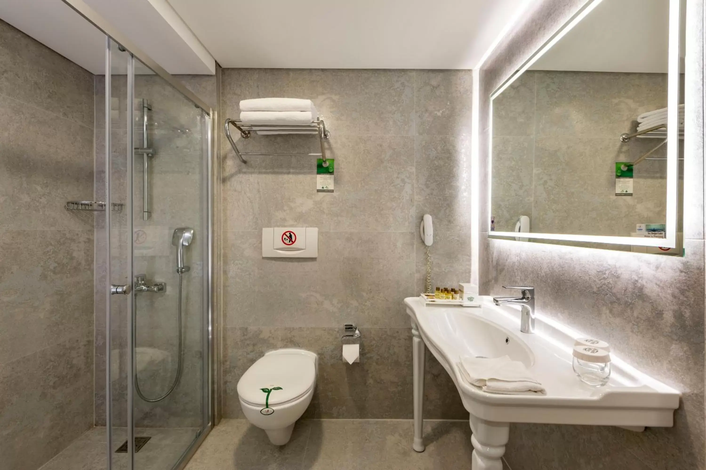 Shower, Bathroom in Hotel Yasmak Sultan