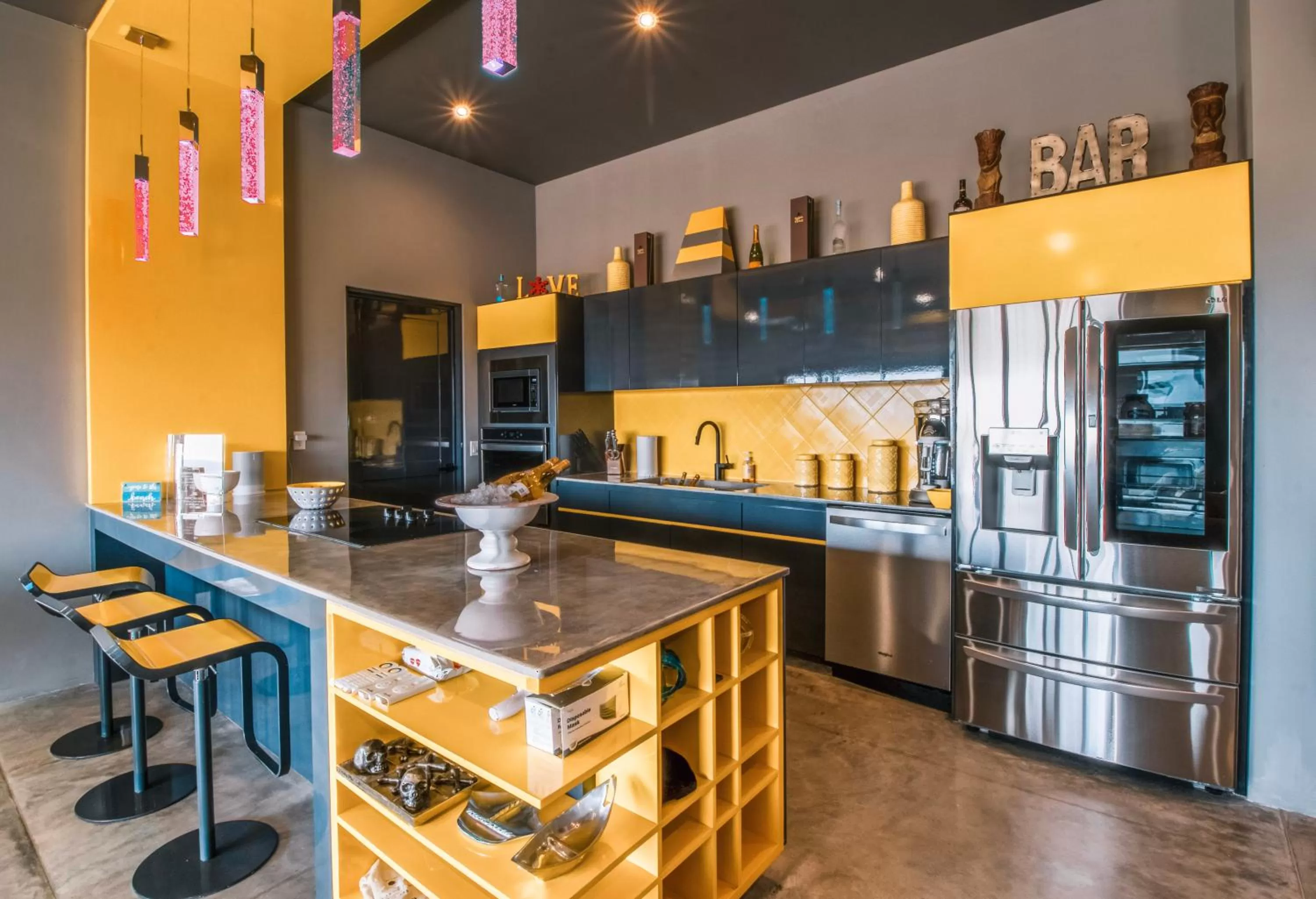 Kitchen or kitchenette in Cerritos Surf Residences