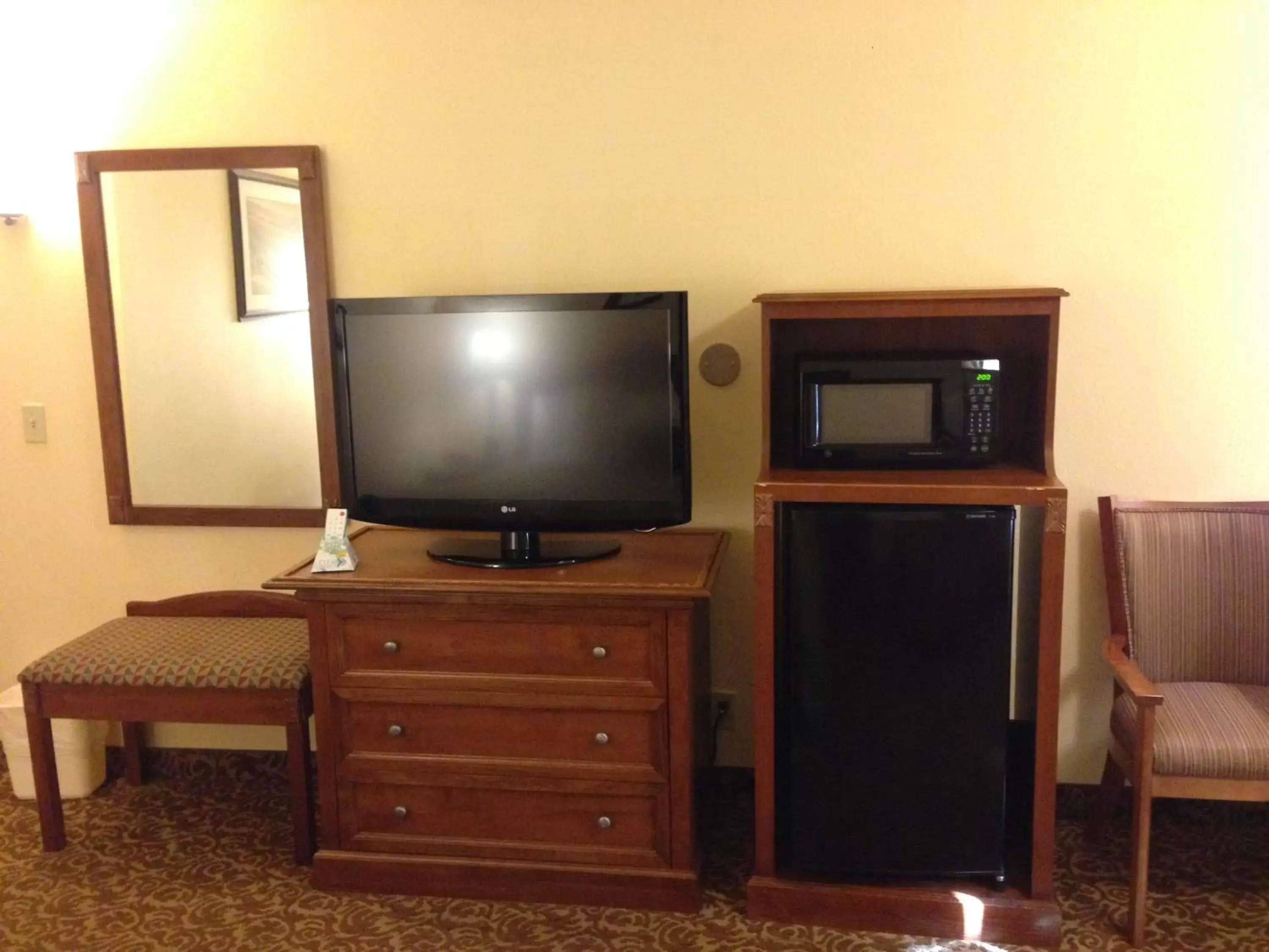 TV and multimedia, TV/Entertainment Center in Best Western El Grande Inn