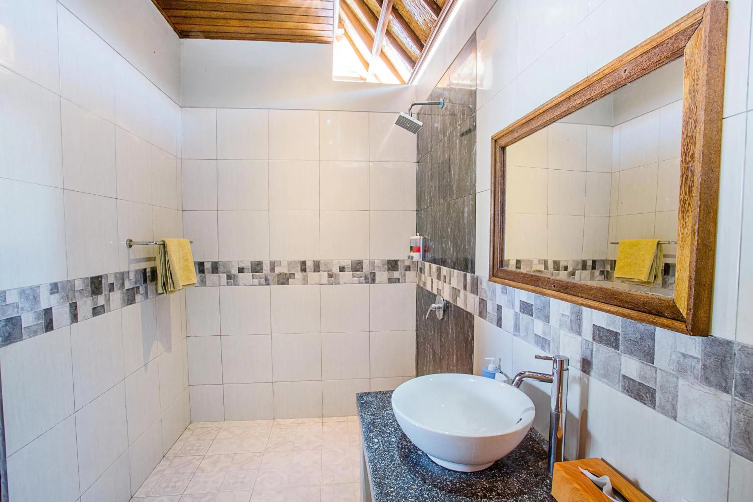 Toilet in Nusa Veranda Sunset Villas & Restaurant