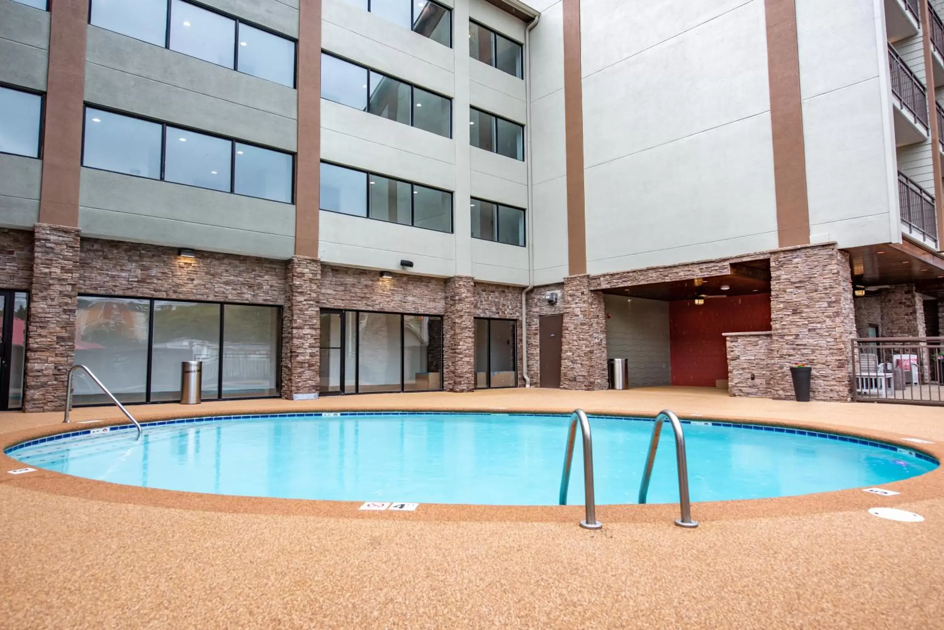 Swimming Pool in Best Western Plus Apple Valley Lodge Pigeon Forge