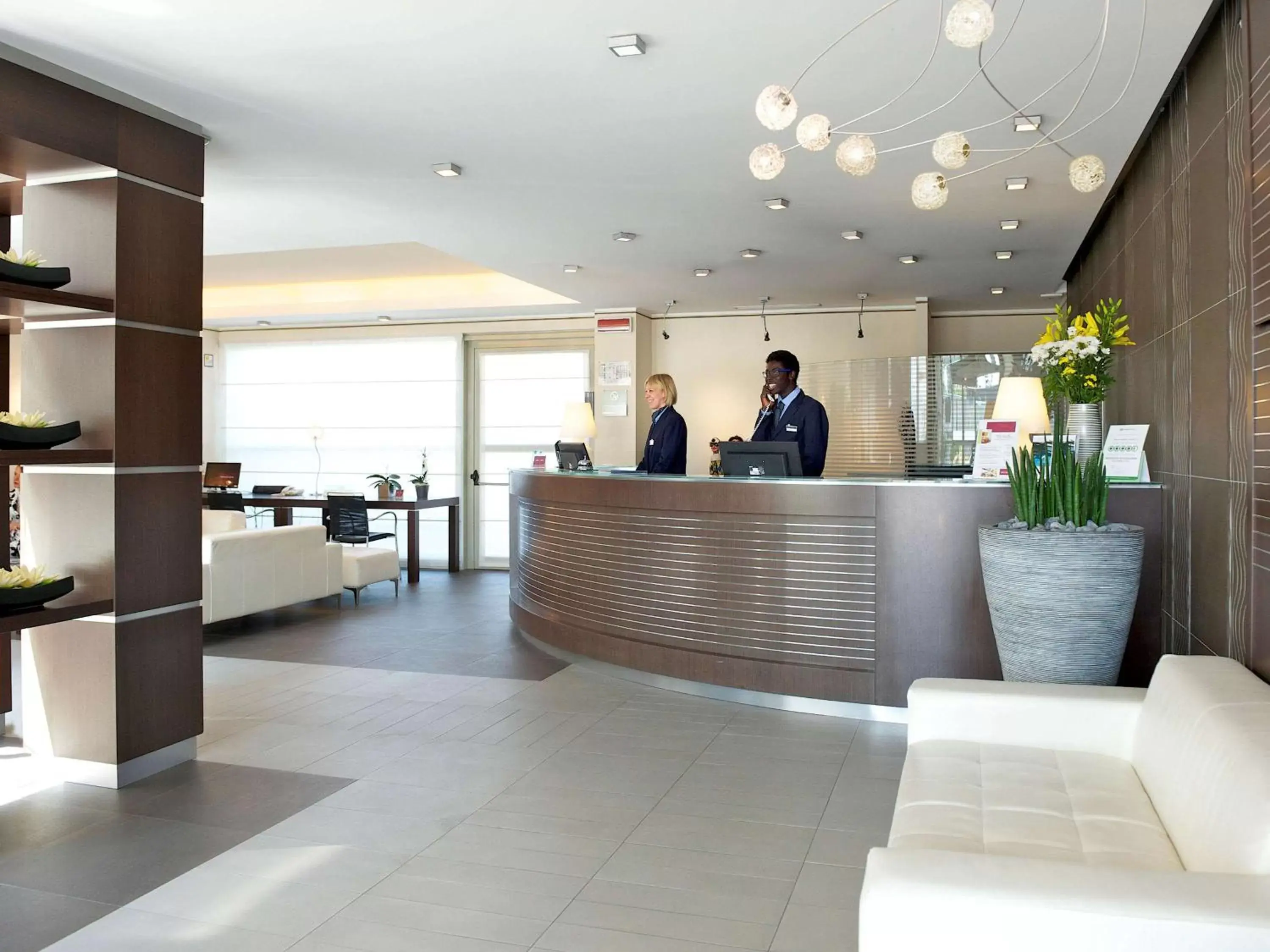 Property building, Lobby/Reception in Mercure Bergamo Aeroporto