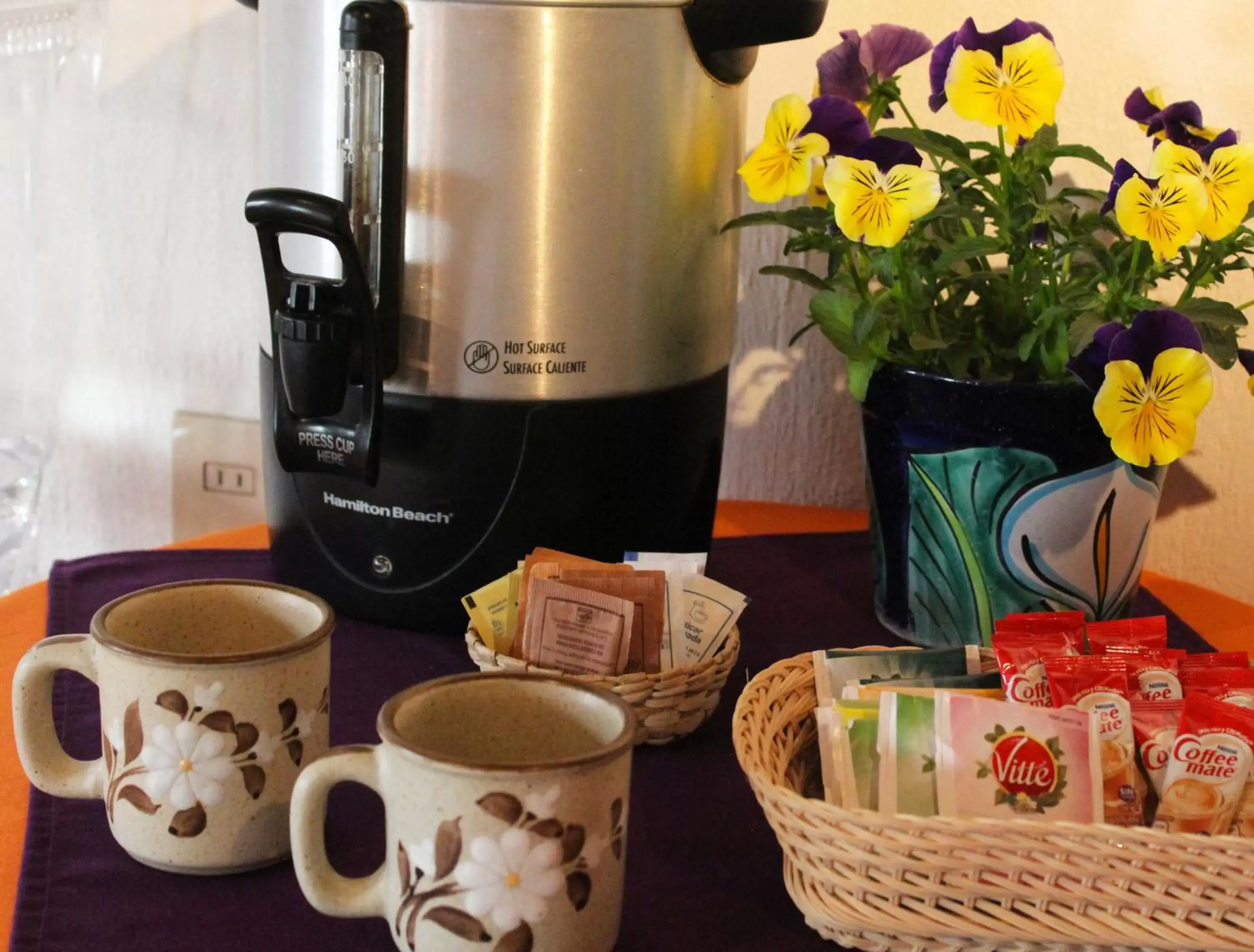 Coffee/tea facilities in Las Margaritas Hotel Posada