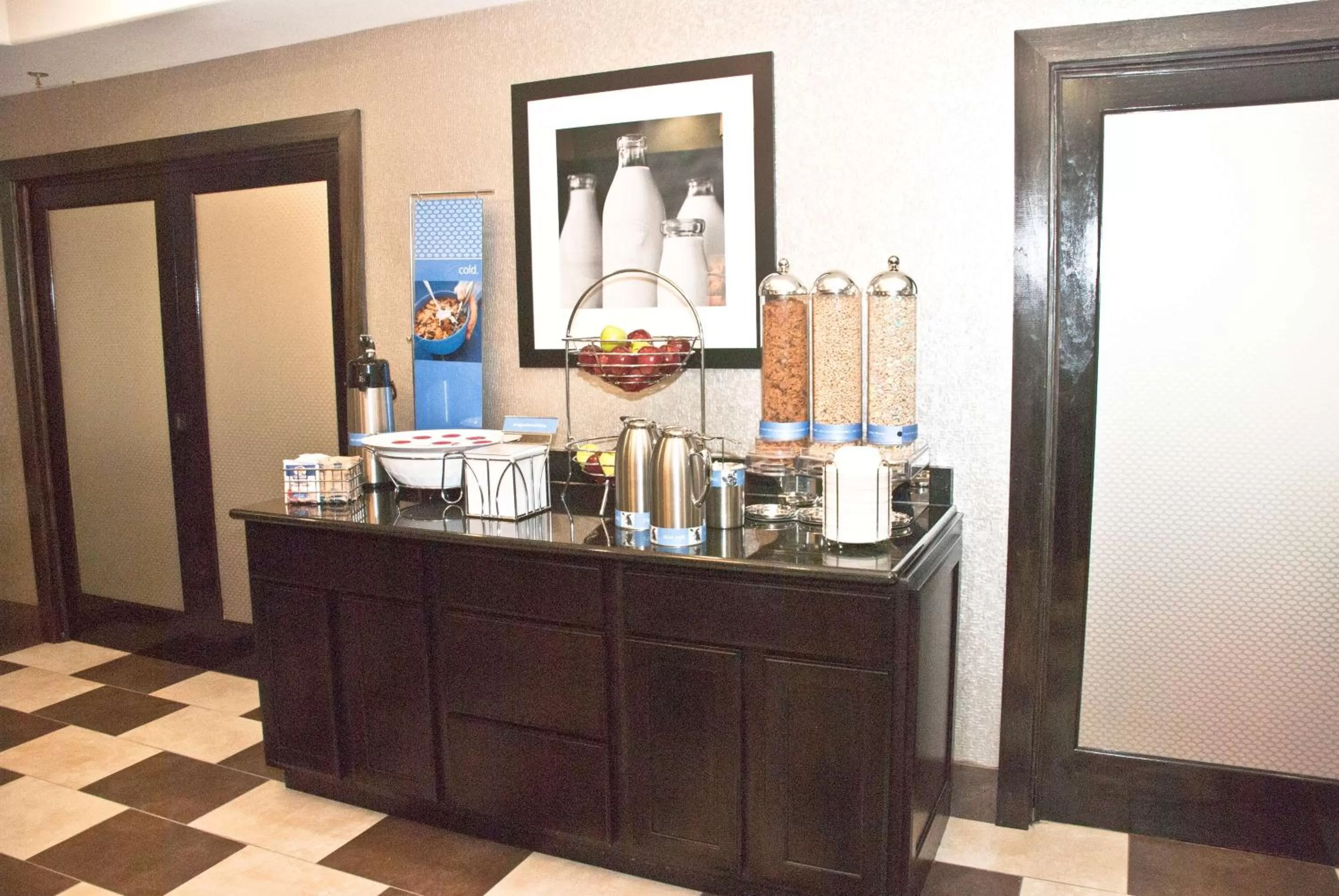 Dining area in Hampton Inn Maumelle