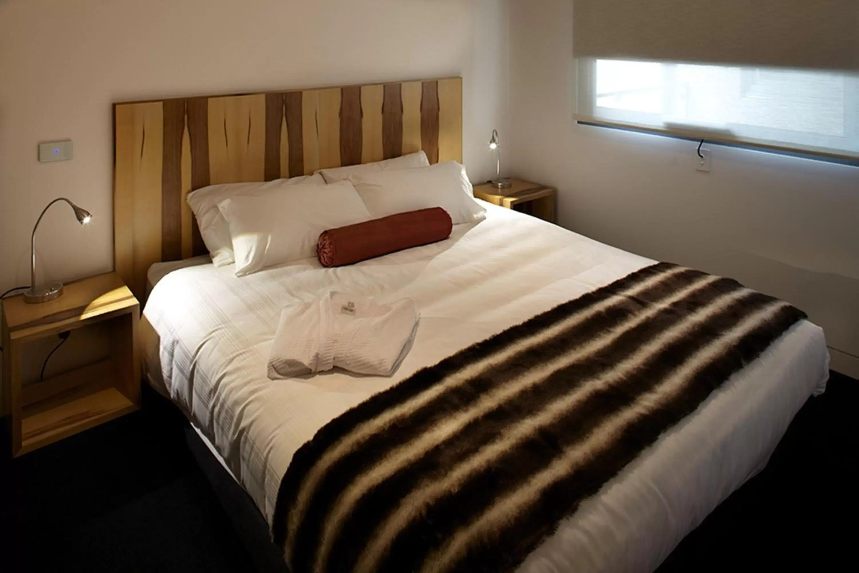 Bed in Salamanca Wharf Hotel