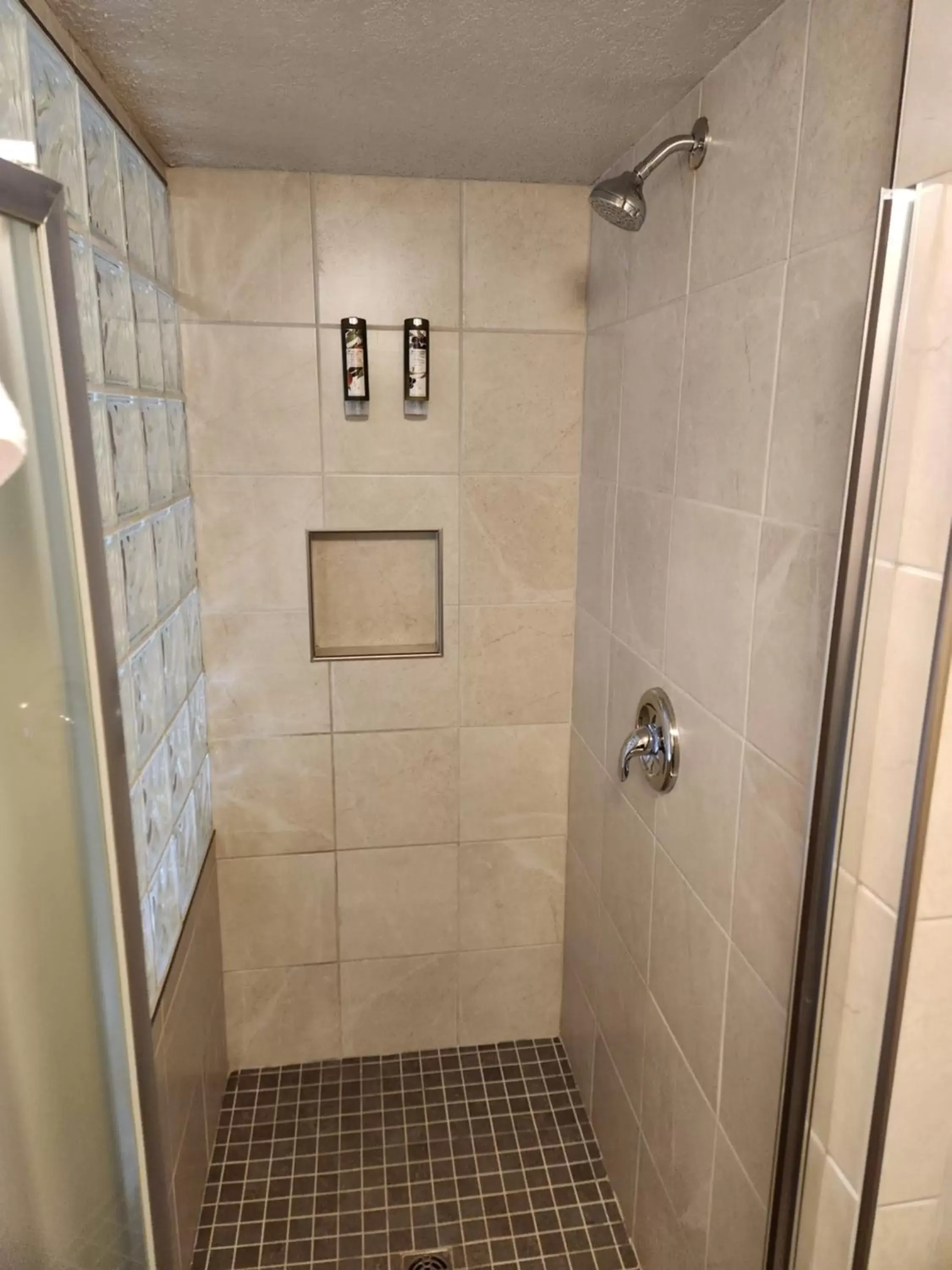 Shower, Bathroom in Waterton Lakes Lodge Resort