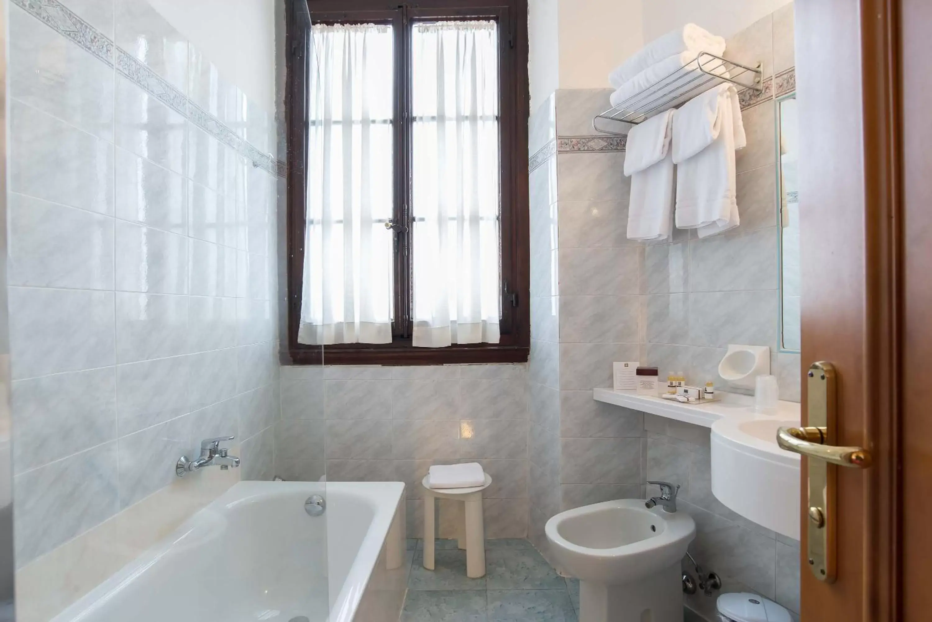 Bathroom in Hotel Paris