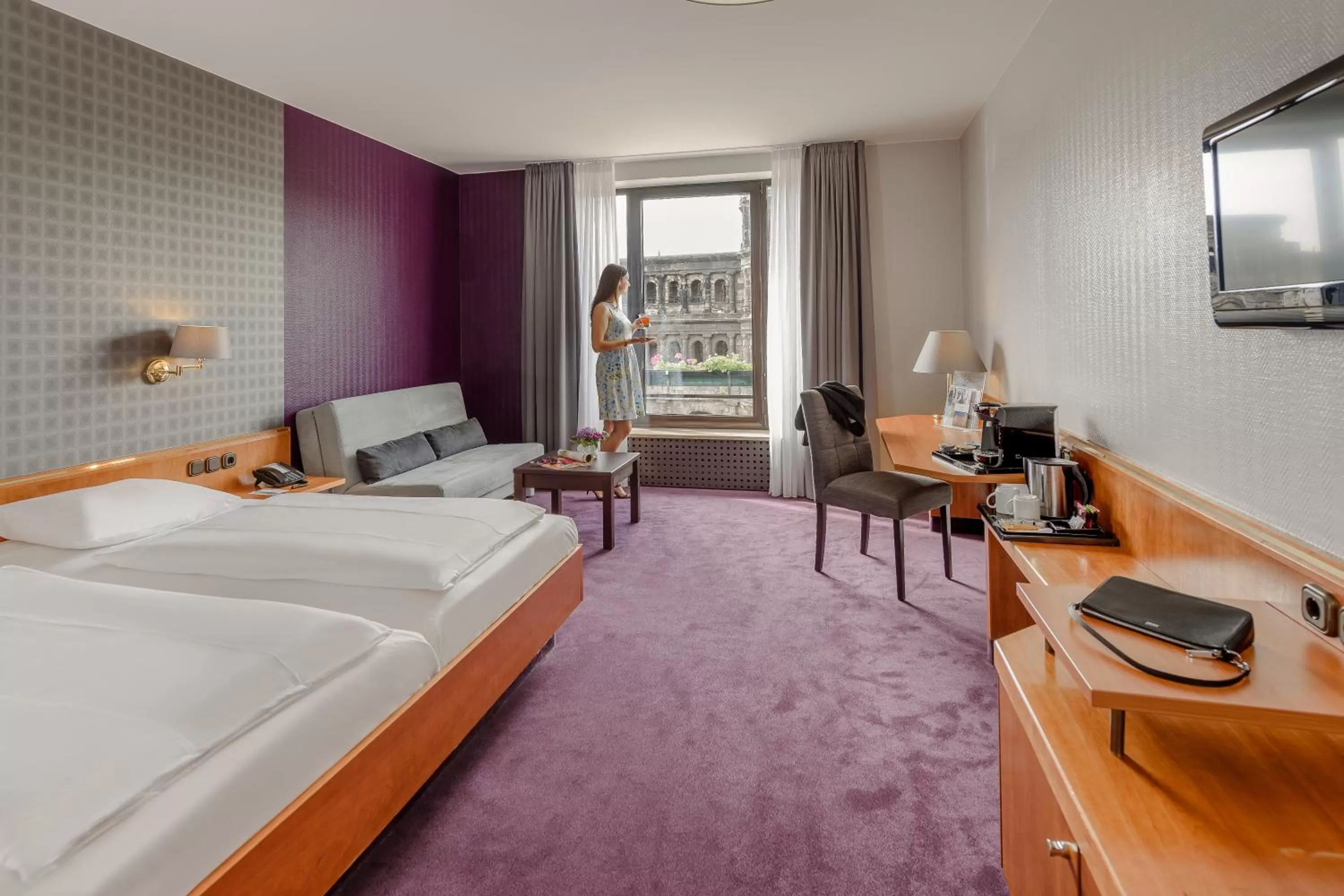 View (from property/room), Bed in Mercure Hotel Trier Porta Nigra