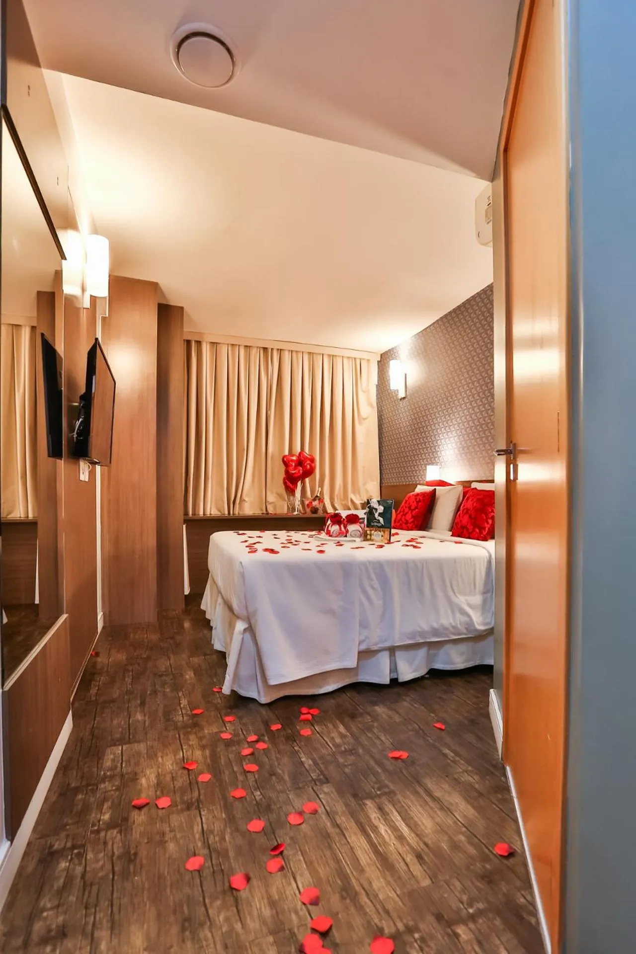 Photo of the whole room, Bed in San Diego Express Barro Preto