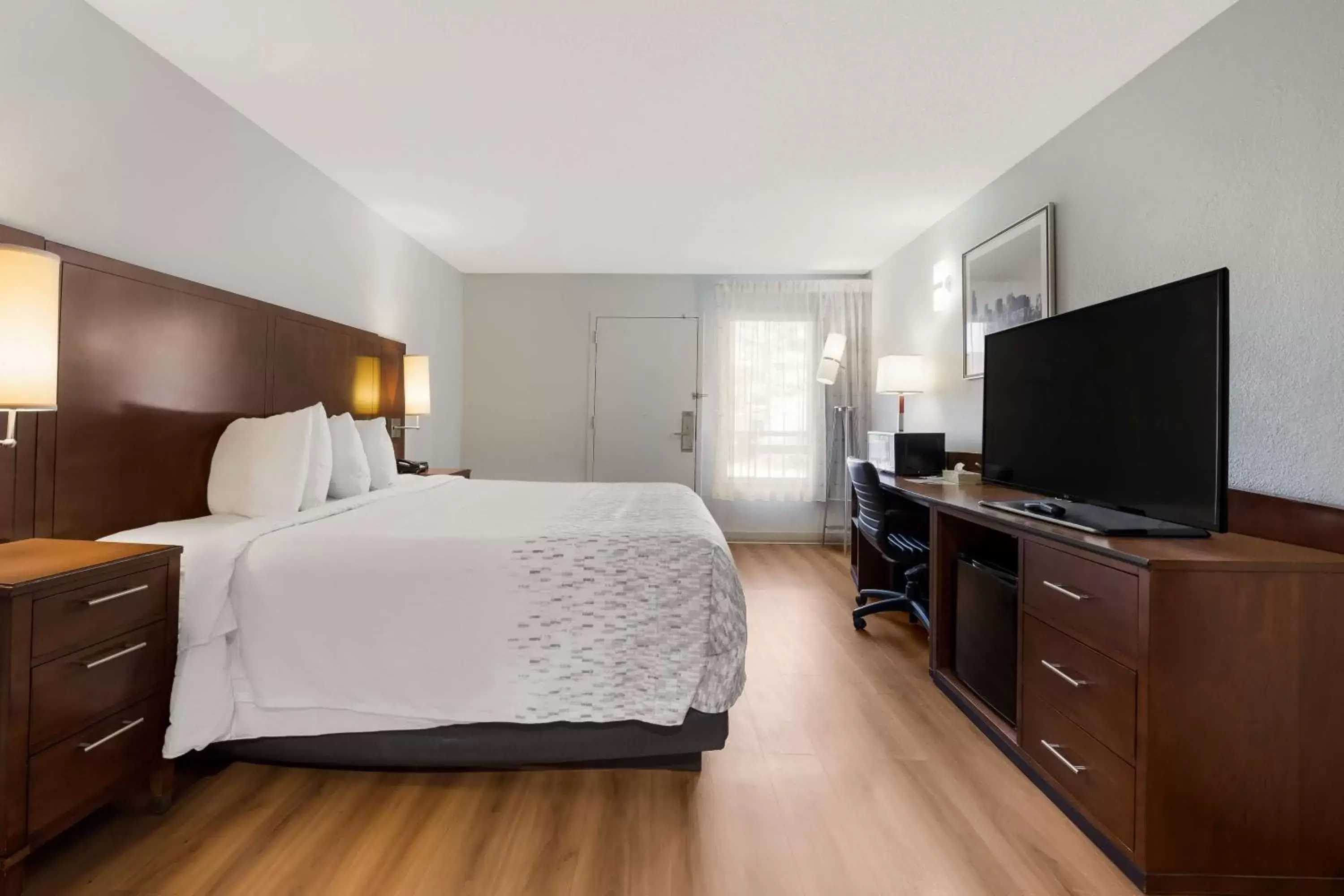 Bedroom, Bed in SureStay Hotel by Best Western Rockford East