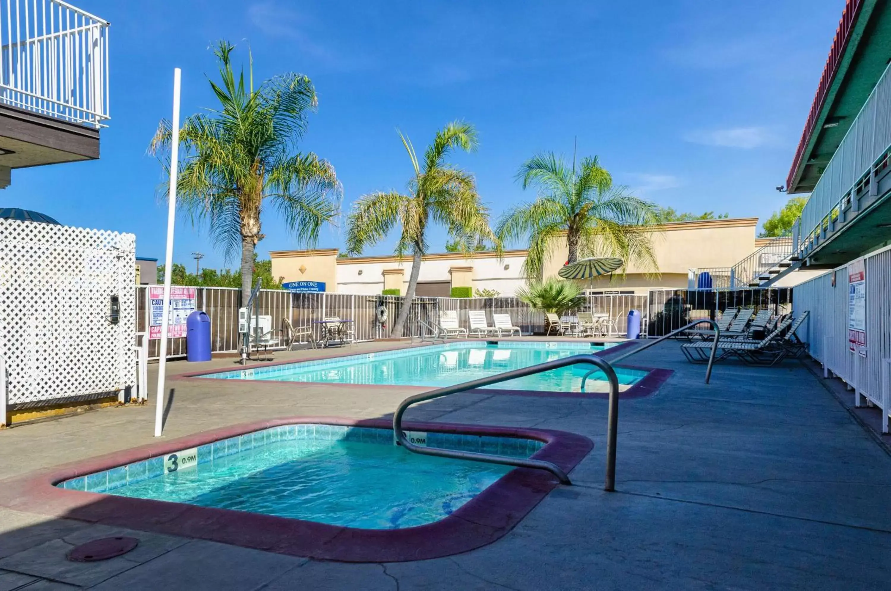 Day, Swimming Pool in Motel 6-Fresno, CA - Yosemite Hwy