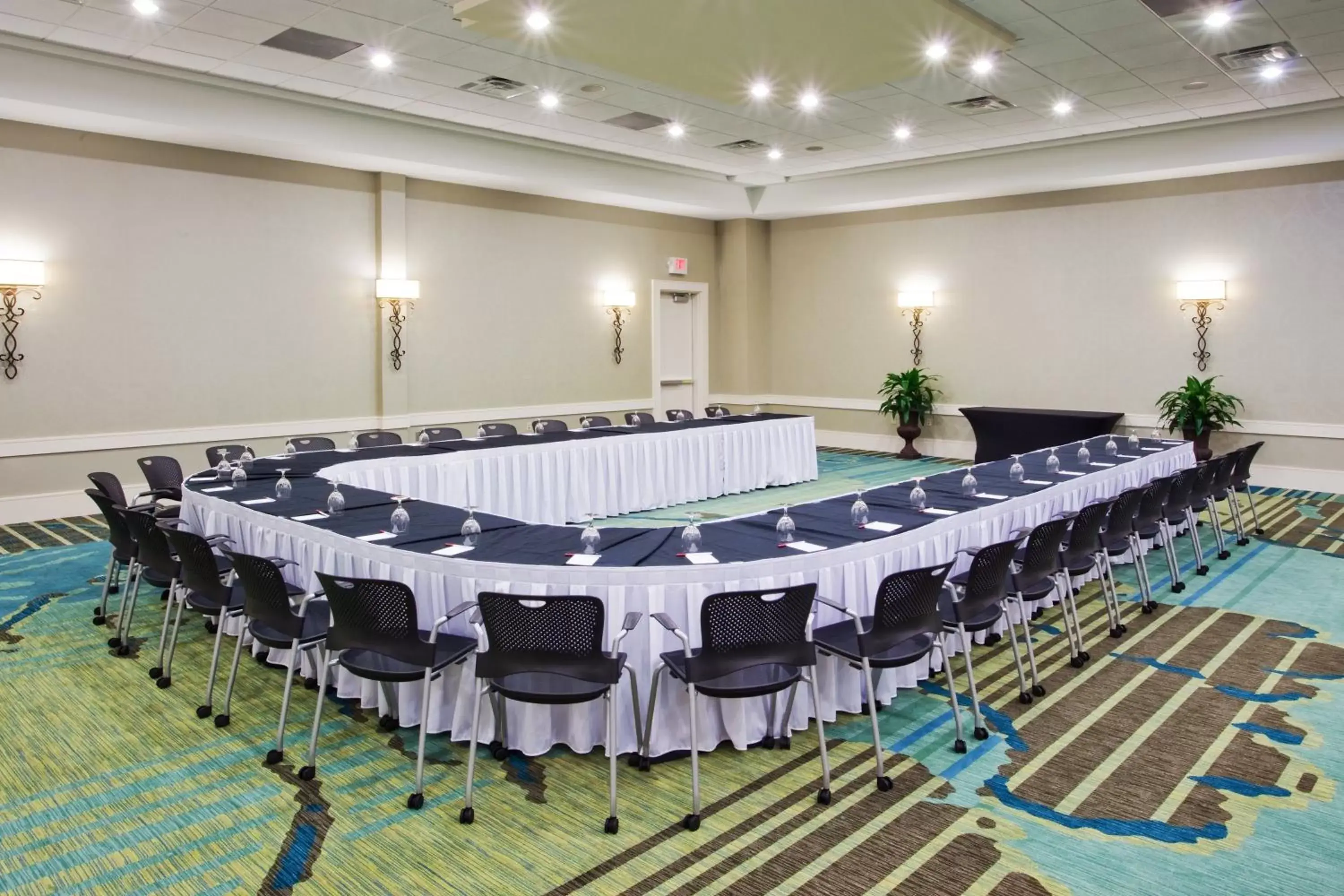 Meeting/conference room in Crowne Plaza Charleston, an IHG Hotel