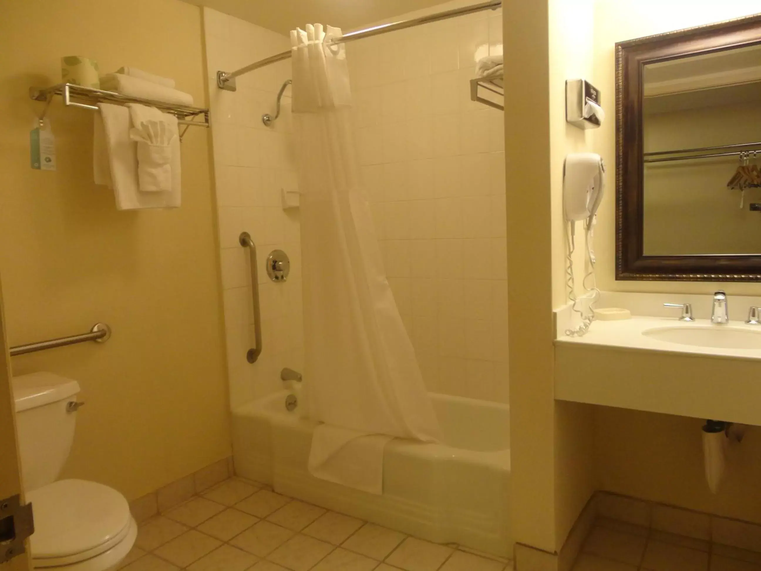 Bathroom in Mikado Hotel