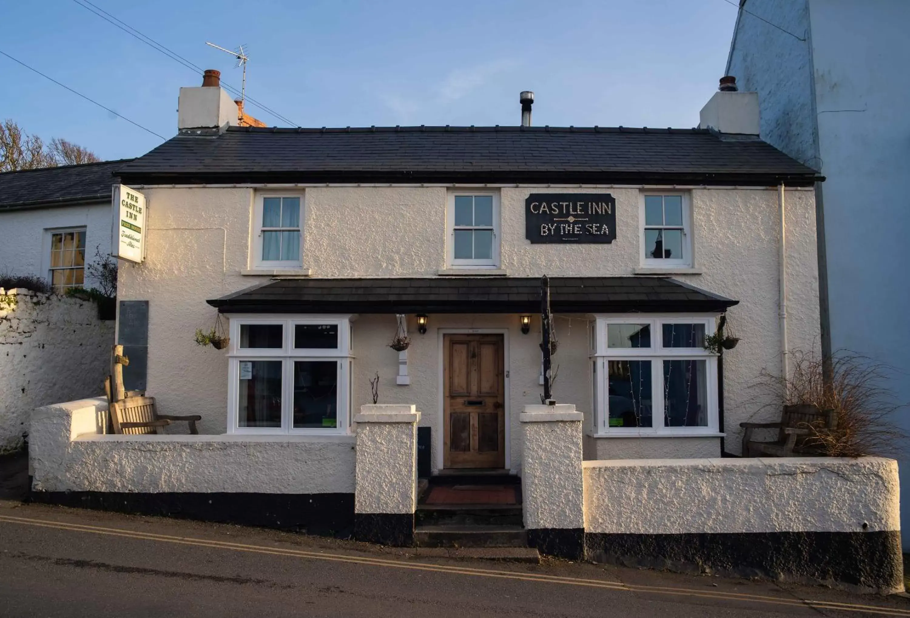 Property Building in Manorbier Castle Inn Sunset Room