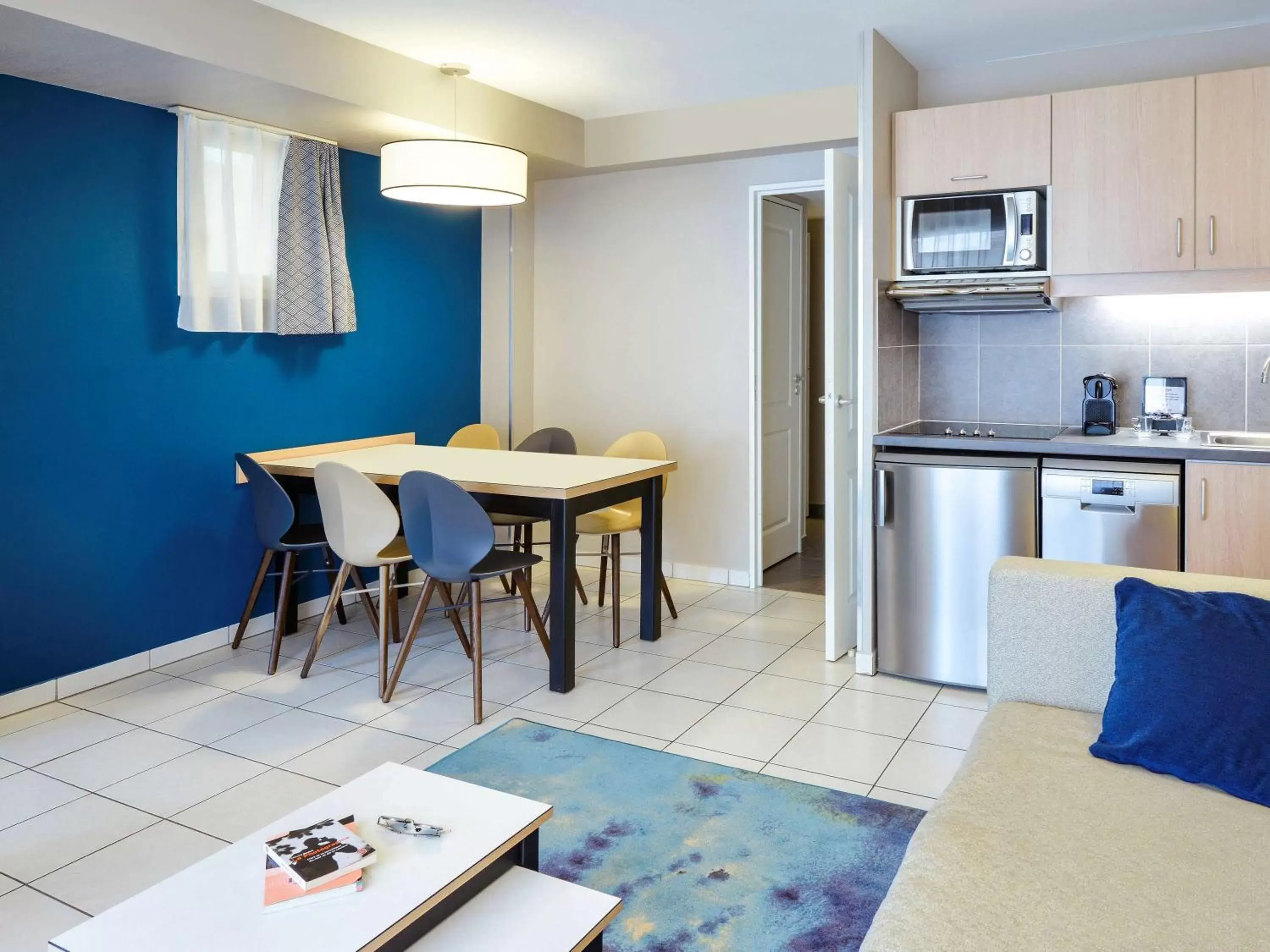 Photo of the whole room, Kitchen/Kitchenette in Aparthotel Adagio Monaco Monte Cristo