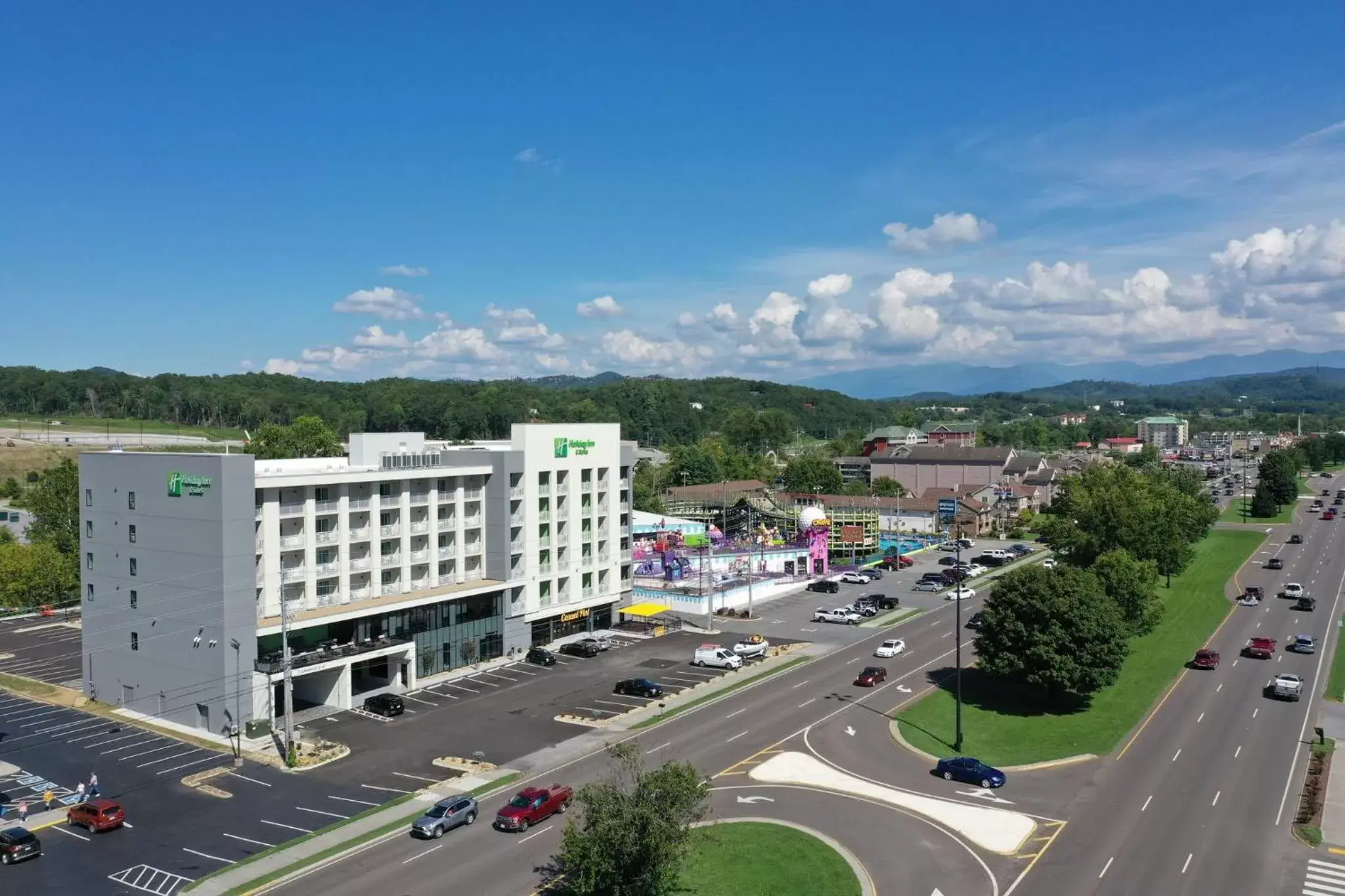 Property building in Holiday Inn & Suites Pigeon Forge Convention Center, an IHG Hotel