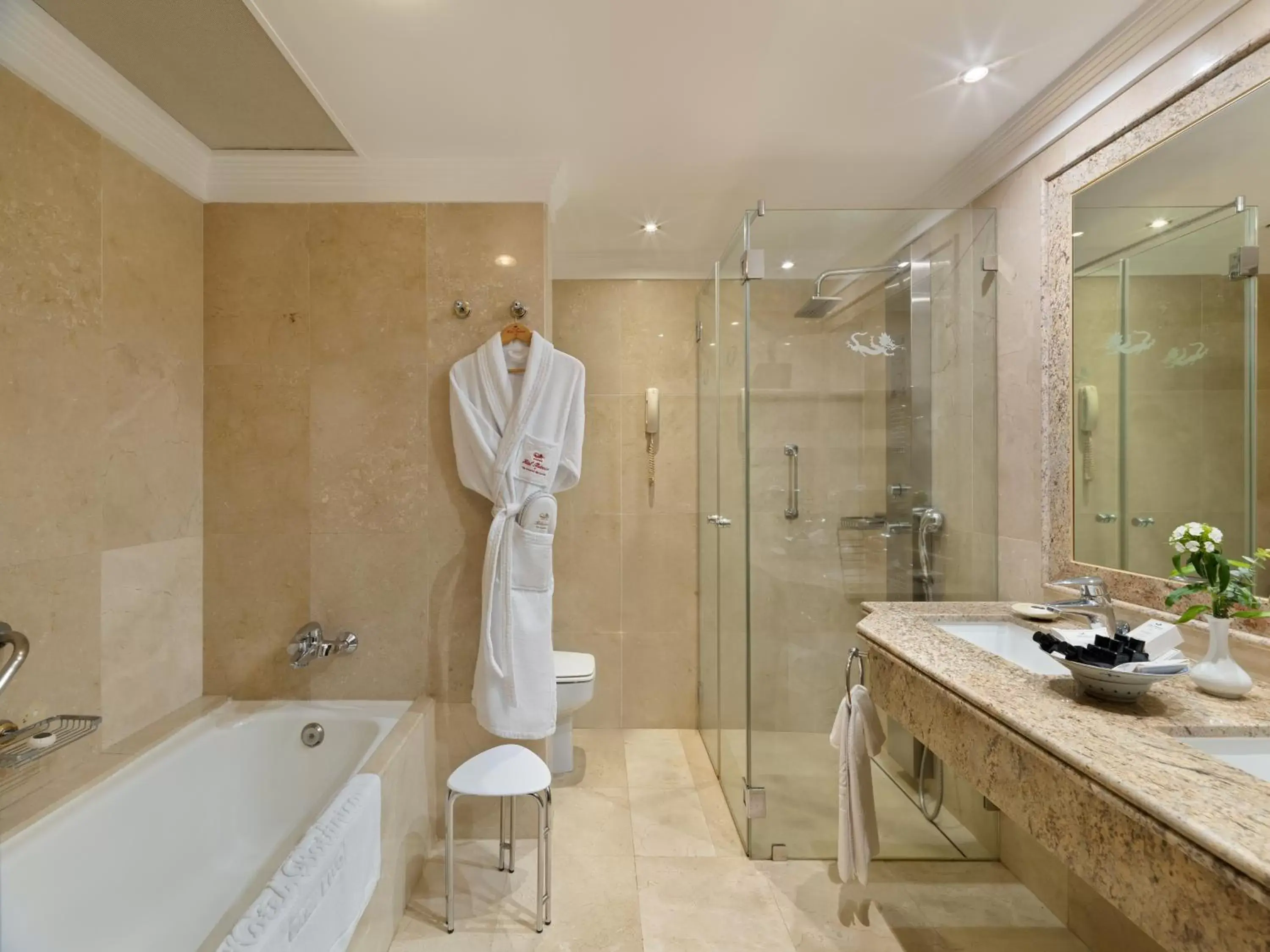 Shower, Bathroom in Hotel Botanico y Oriental Spa Garden Shower, Bathroom in Hotel Botanico y Oriental Spa Garden