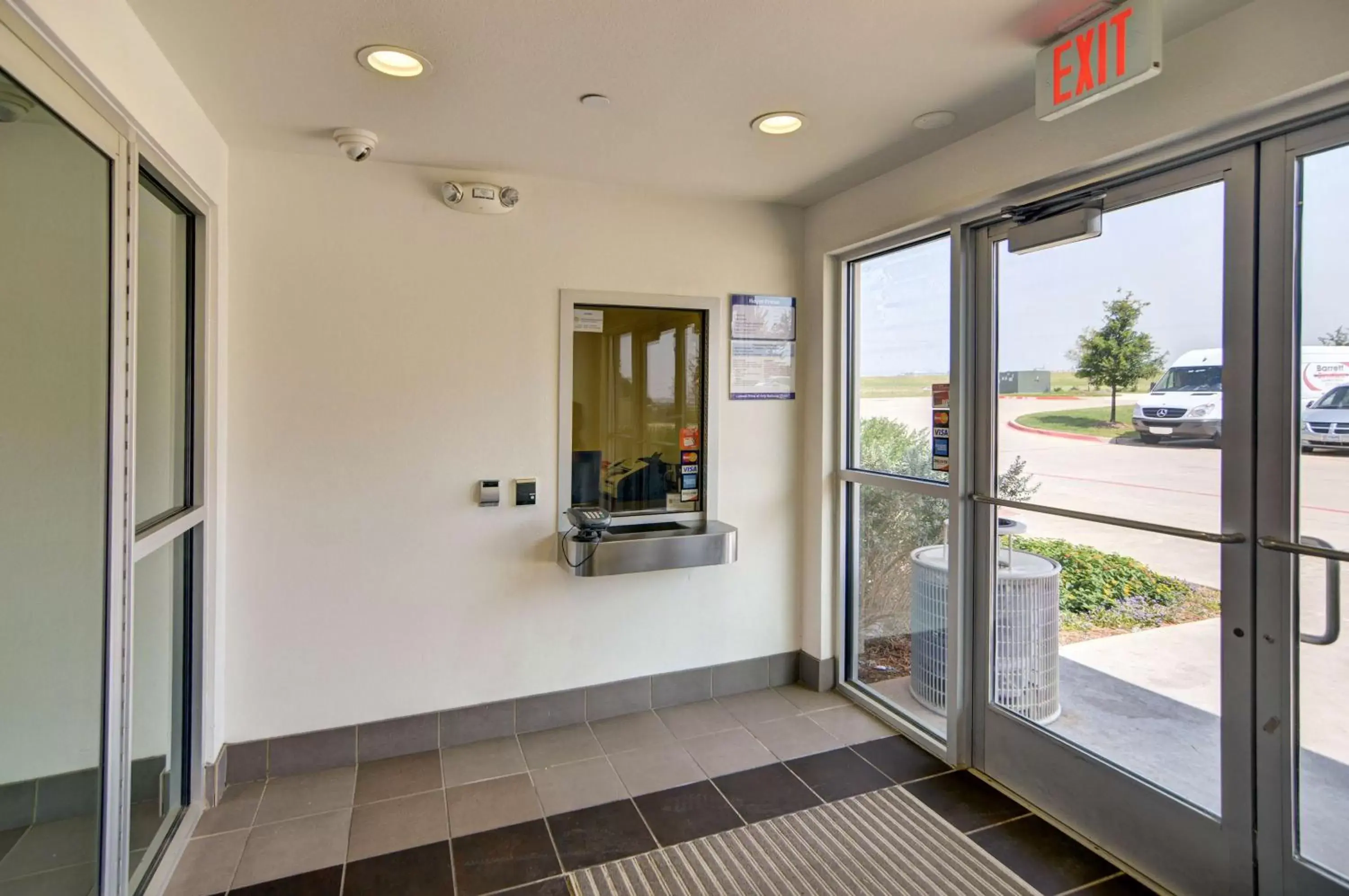 Lobby or reception in Motel 6-Roanoke, TX - Northlake - Speedway