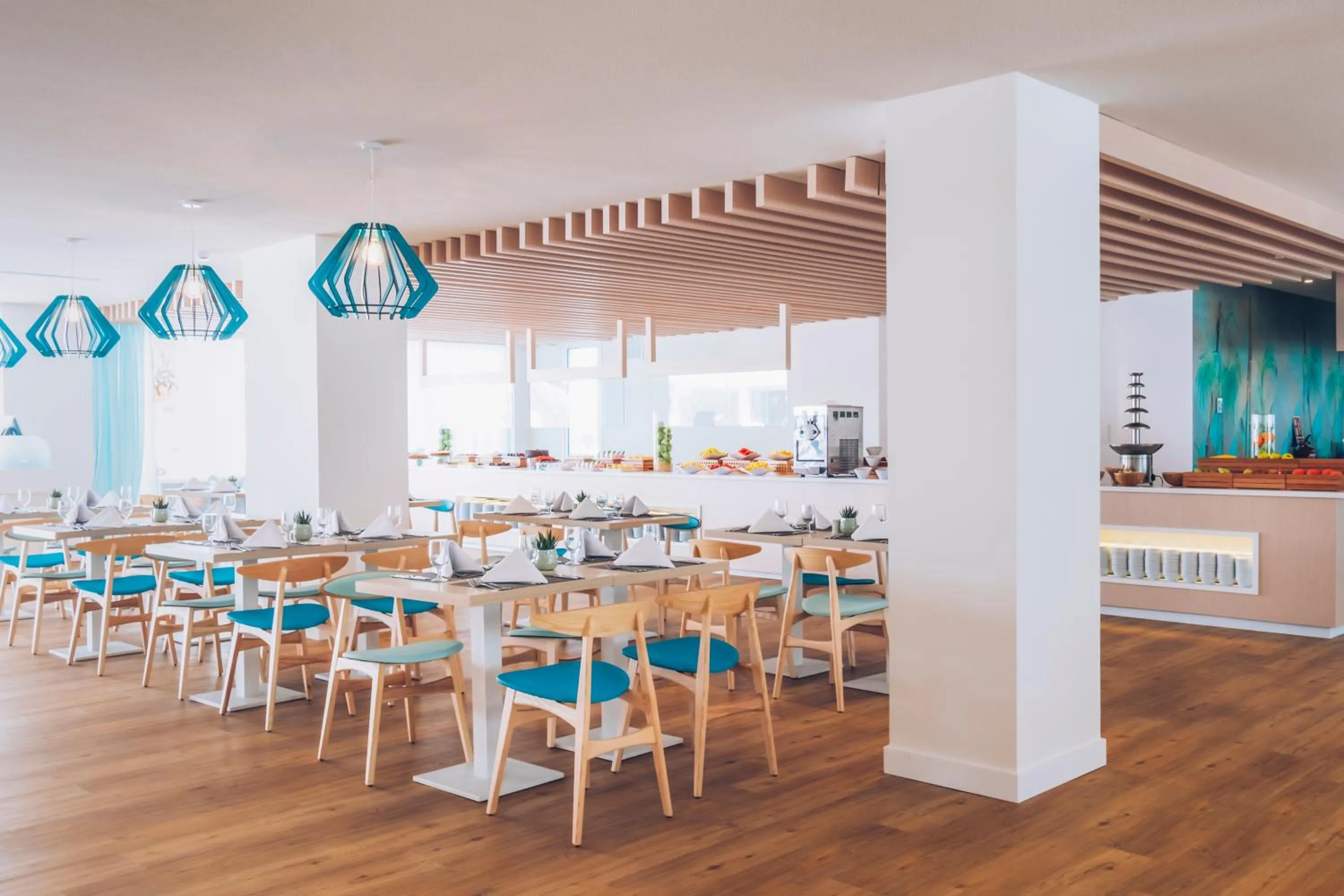 Restaurant/places to eat in Iberostar Waves Alcudia Park