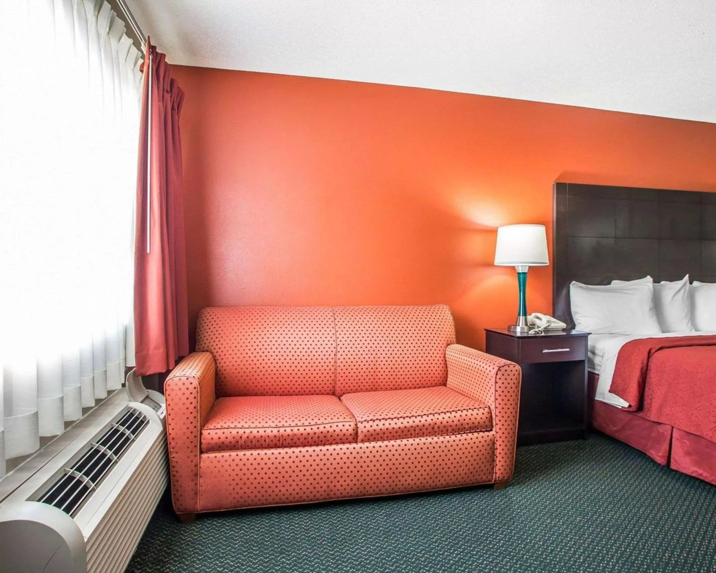 Photo of the whole room, Seating Area in Quality Inn Morton at I-74