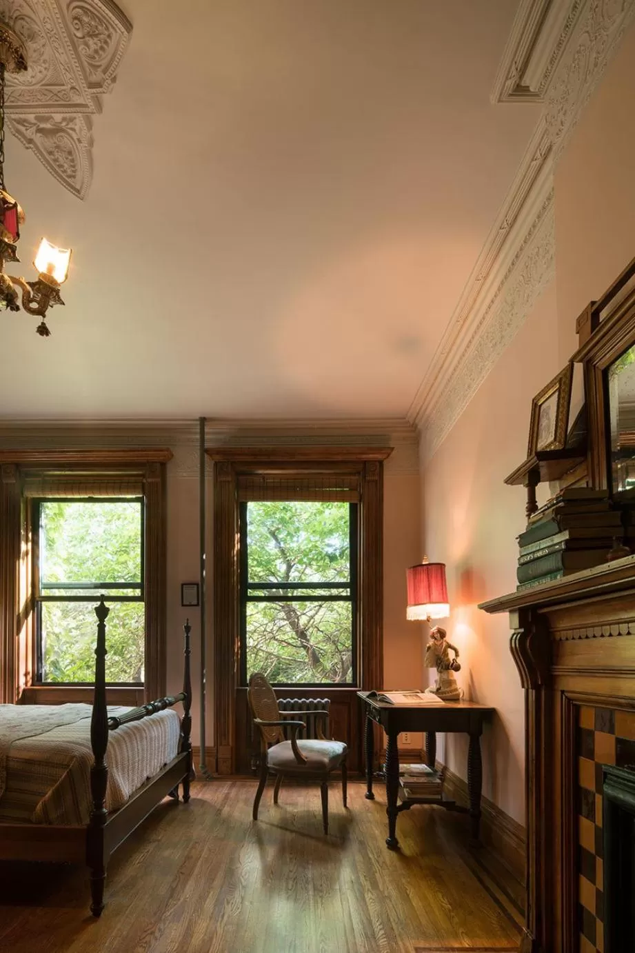 Photo of the whole room, Seating Area in The Harlem Flophouse