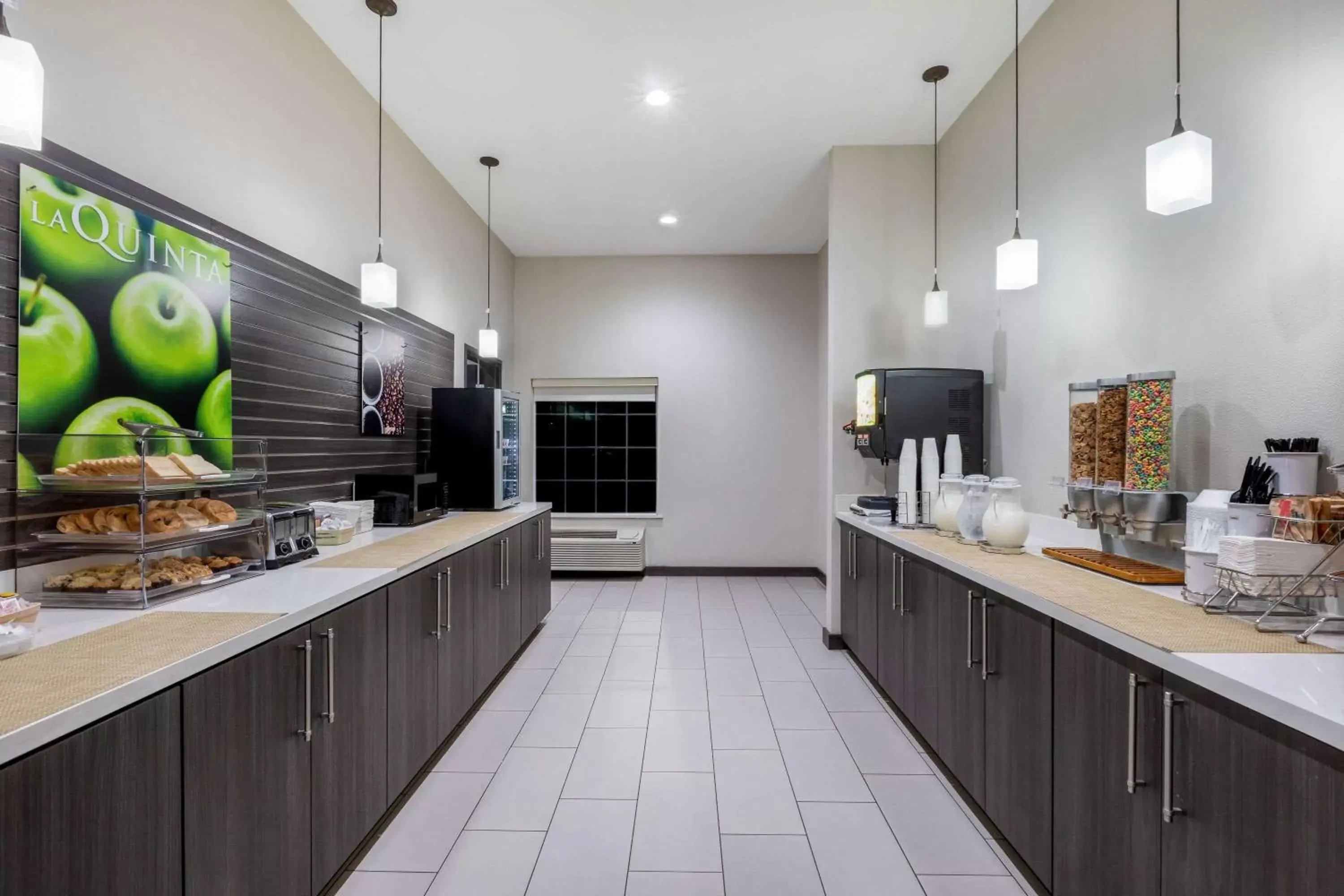 Restaurant/places to eat in La Quinta by Wyndham Claremore Restaurant/places to eat in La Quinta by Wyndham Claremore