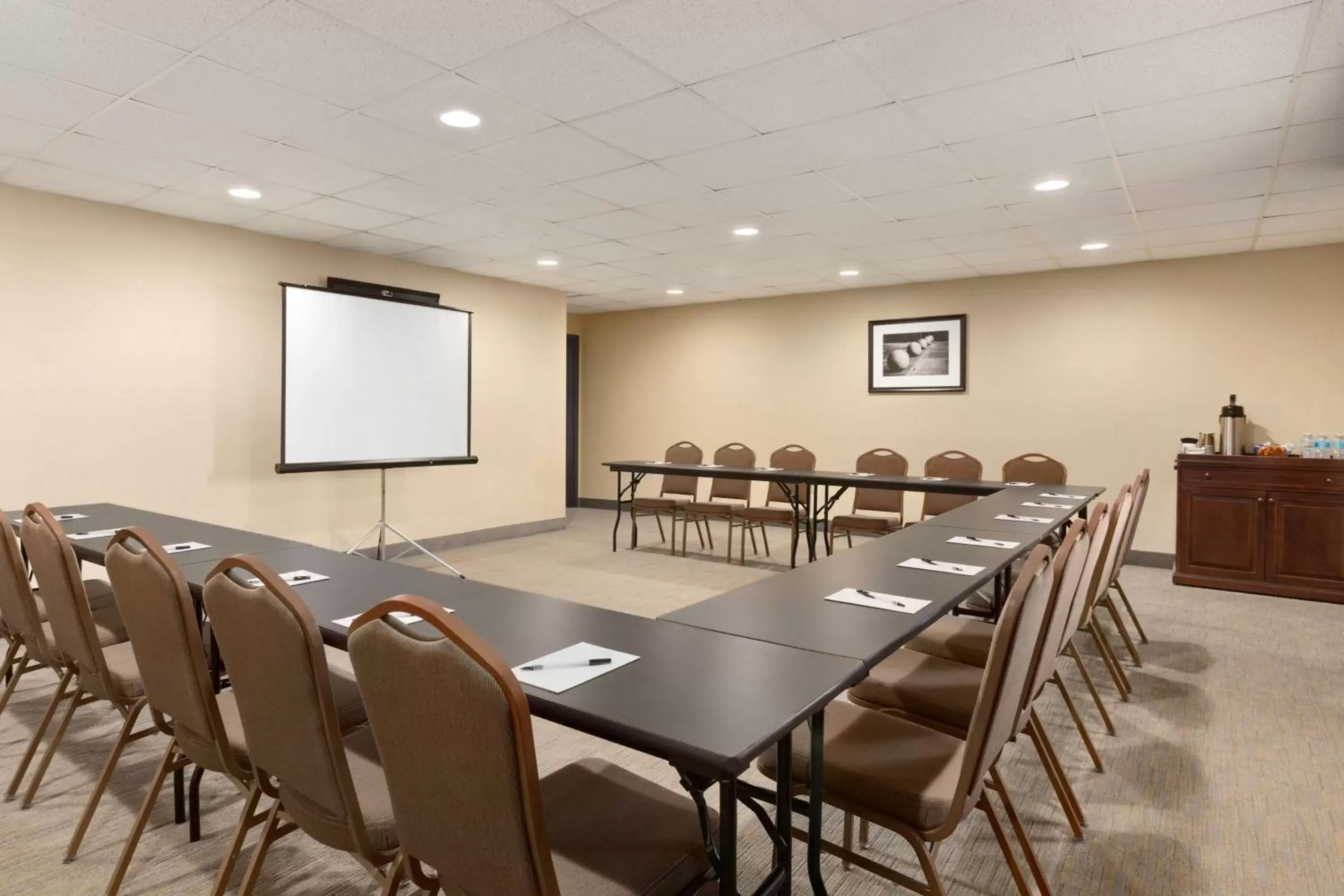 Meeting/conference room in Country Inn & Suites by Radisson, Eagan, MN