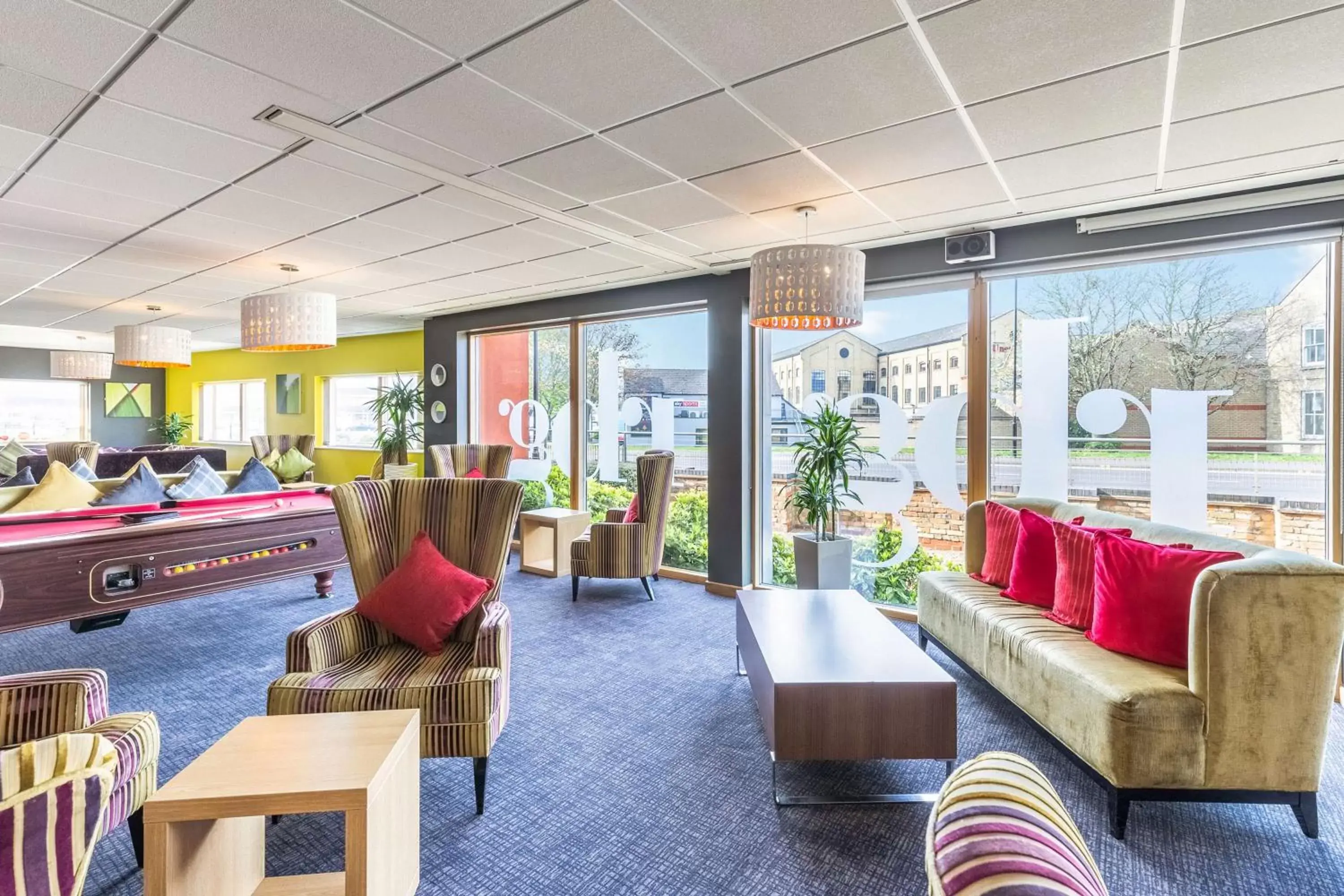 Lounge or bar in Park Inn by Radisson Peterborough