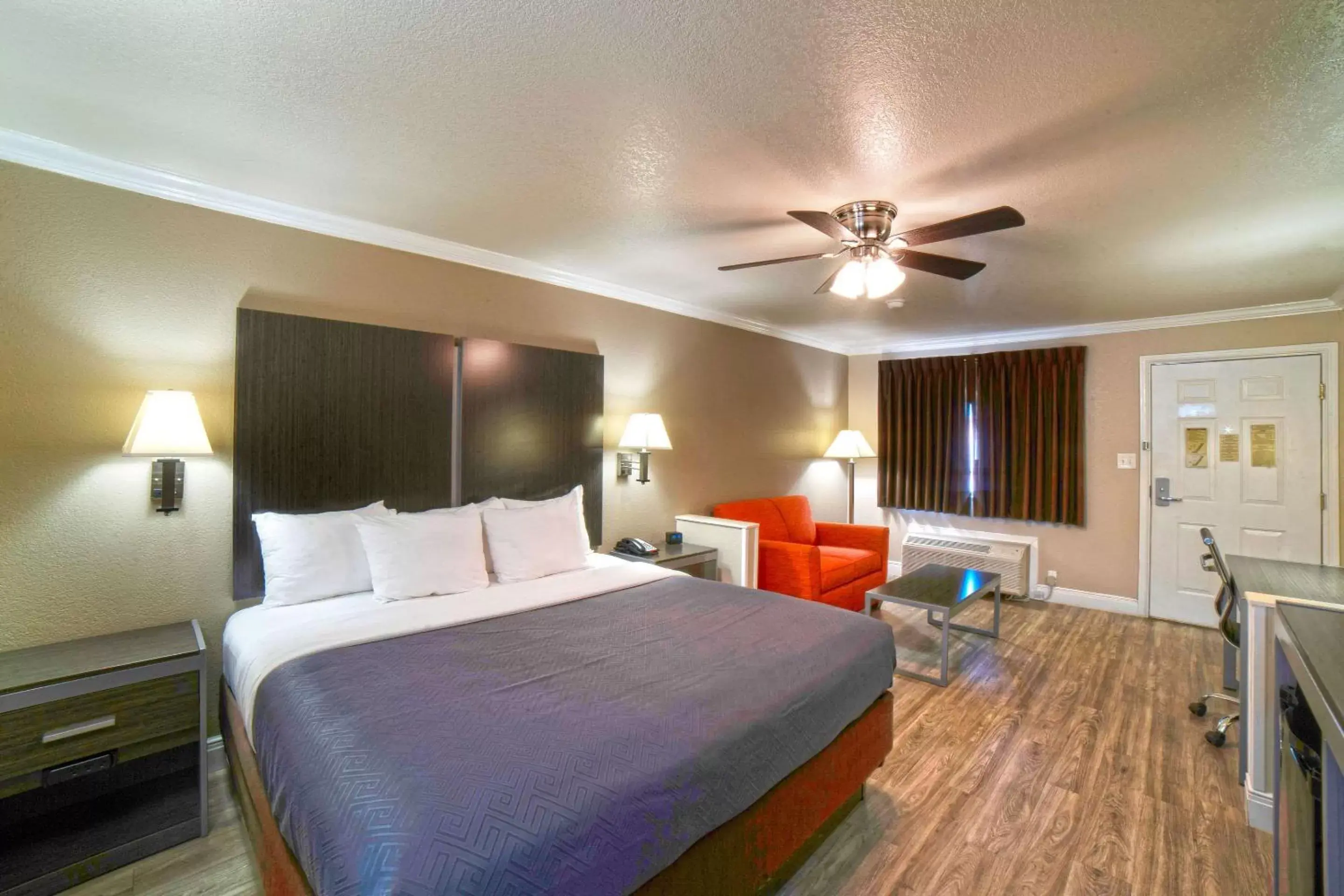 Bedroom in Econo Lodge Inn & Suites Corpus Christi