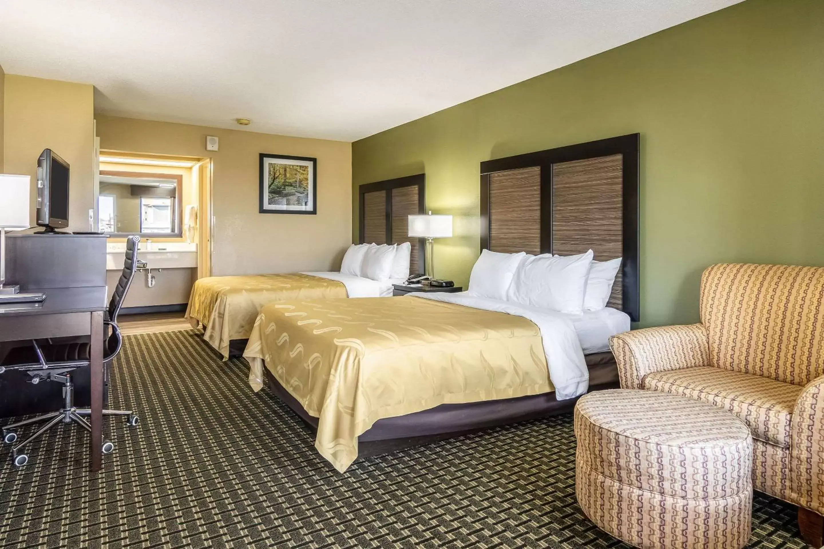 Queen Room with Two Queen Beds - Non-Smoking in Quality Inn National Fairgrounds Area
