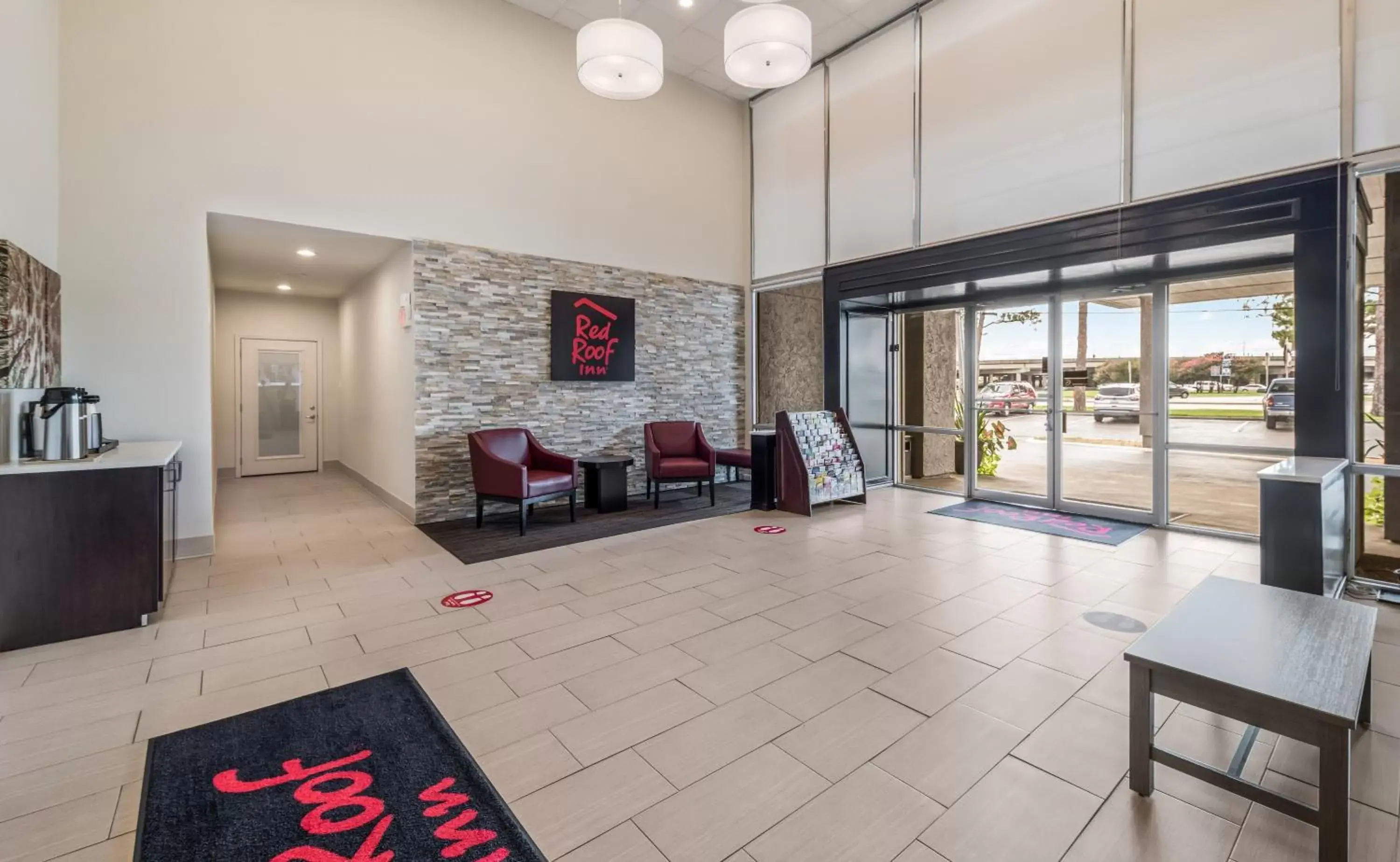 Lobby or reception, Lounge/Bar in Red Roof Inn Lewisville