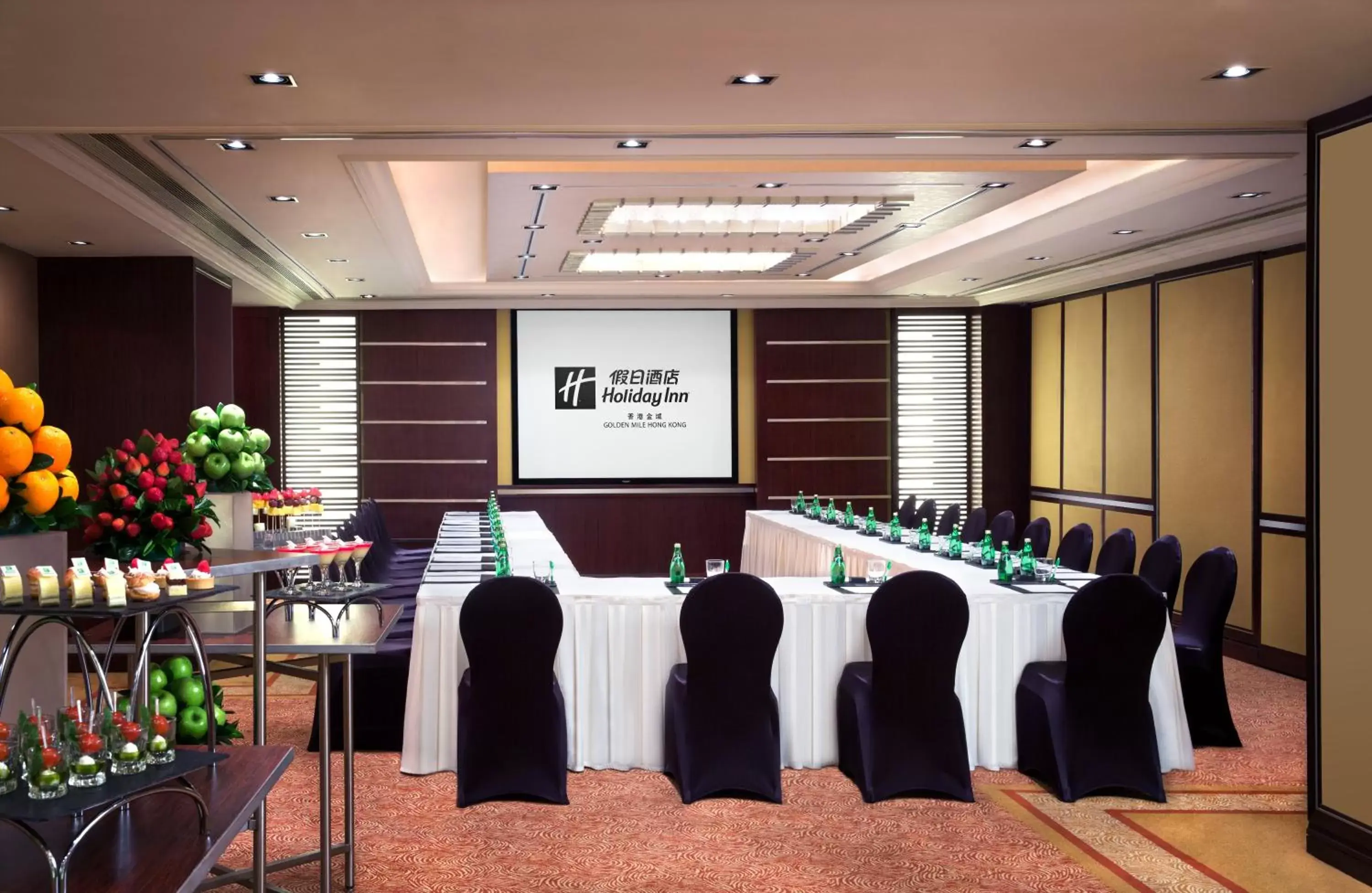 Meeting/conference room in Holiday Inn Golden Mile, an IHG Hotel