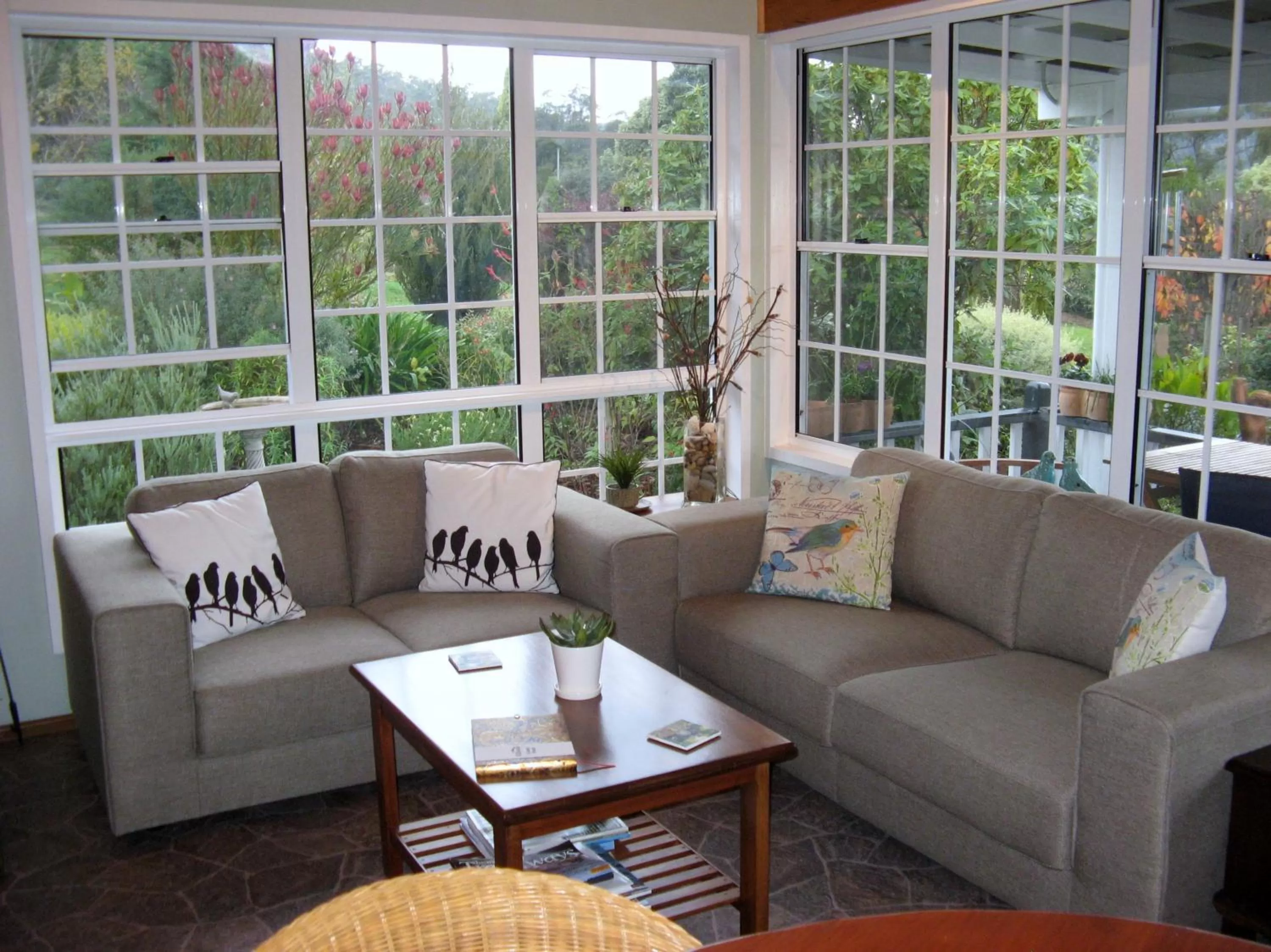 Communal lounge/ TV room in Hillside Bed and Breakfast