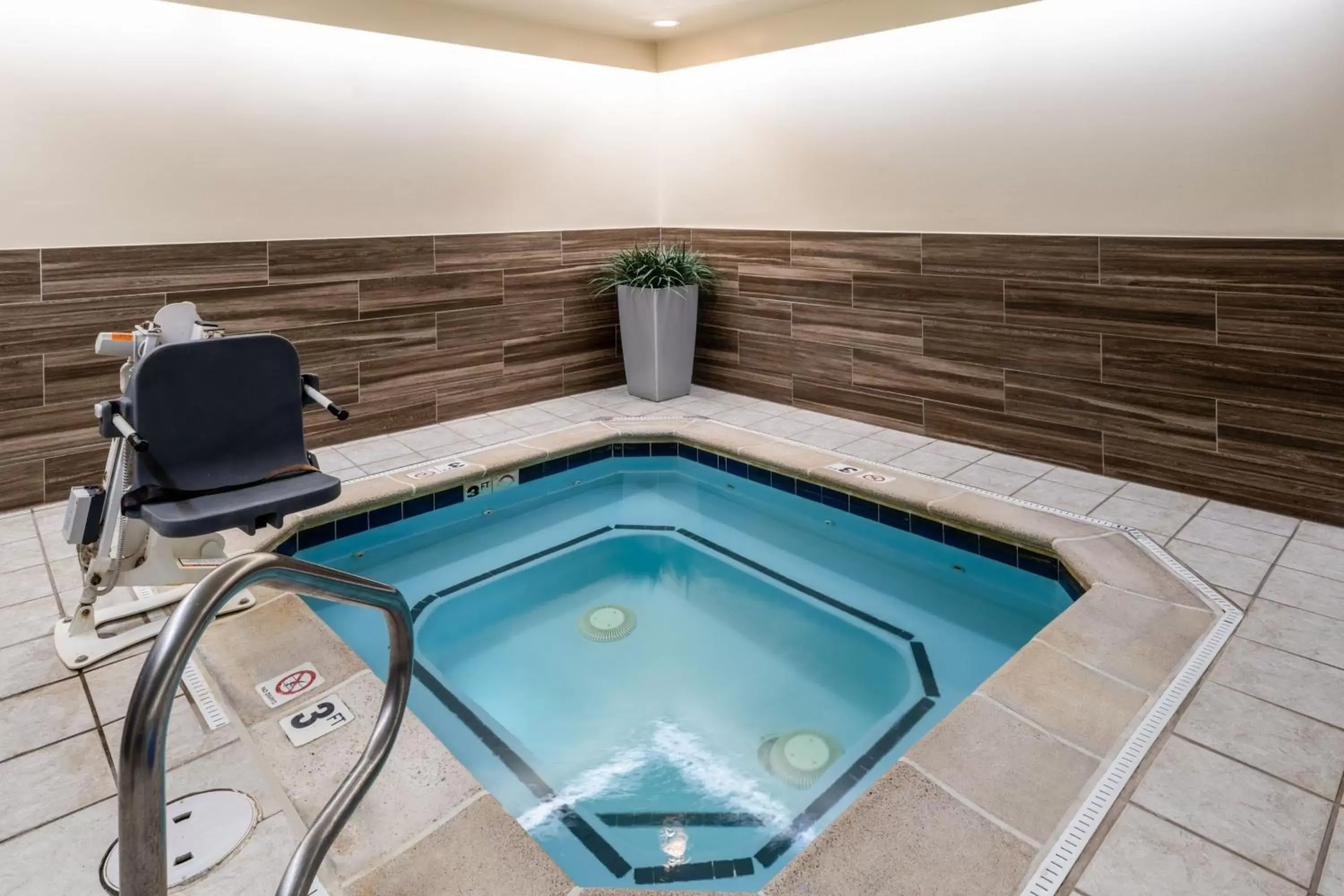 Fitness centre/facilities, Swimming Pool in Fairfield Inn & Suites by Marriott Denver Aurora/Medical Center