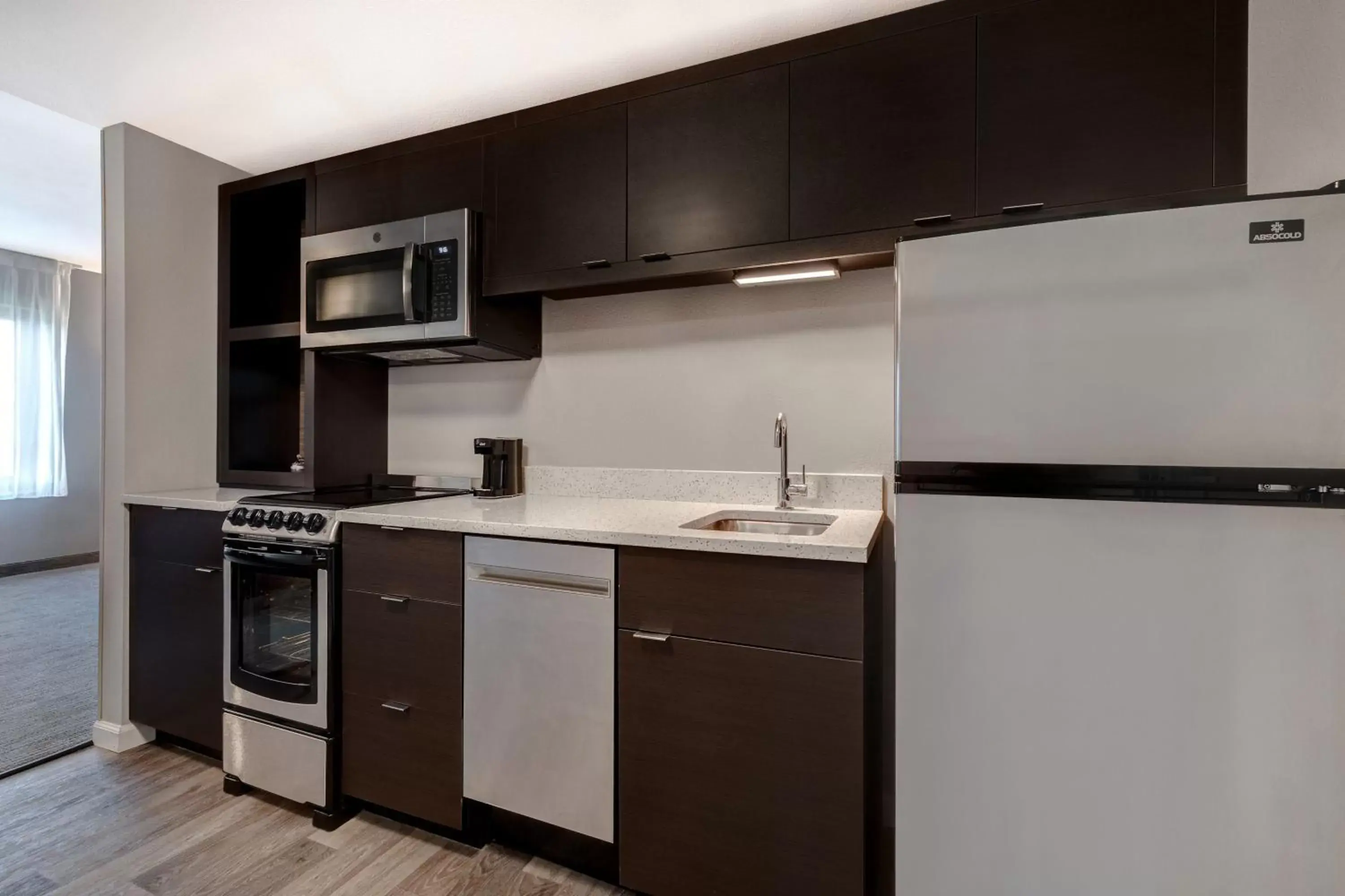 Bedroom, Kitchen/Kitchenette in TownePlace Suites by Marriott San Luis Obispo