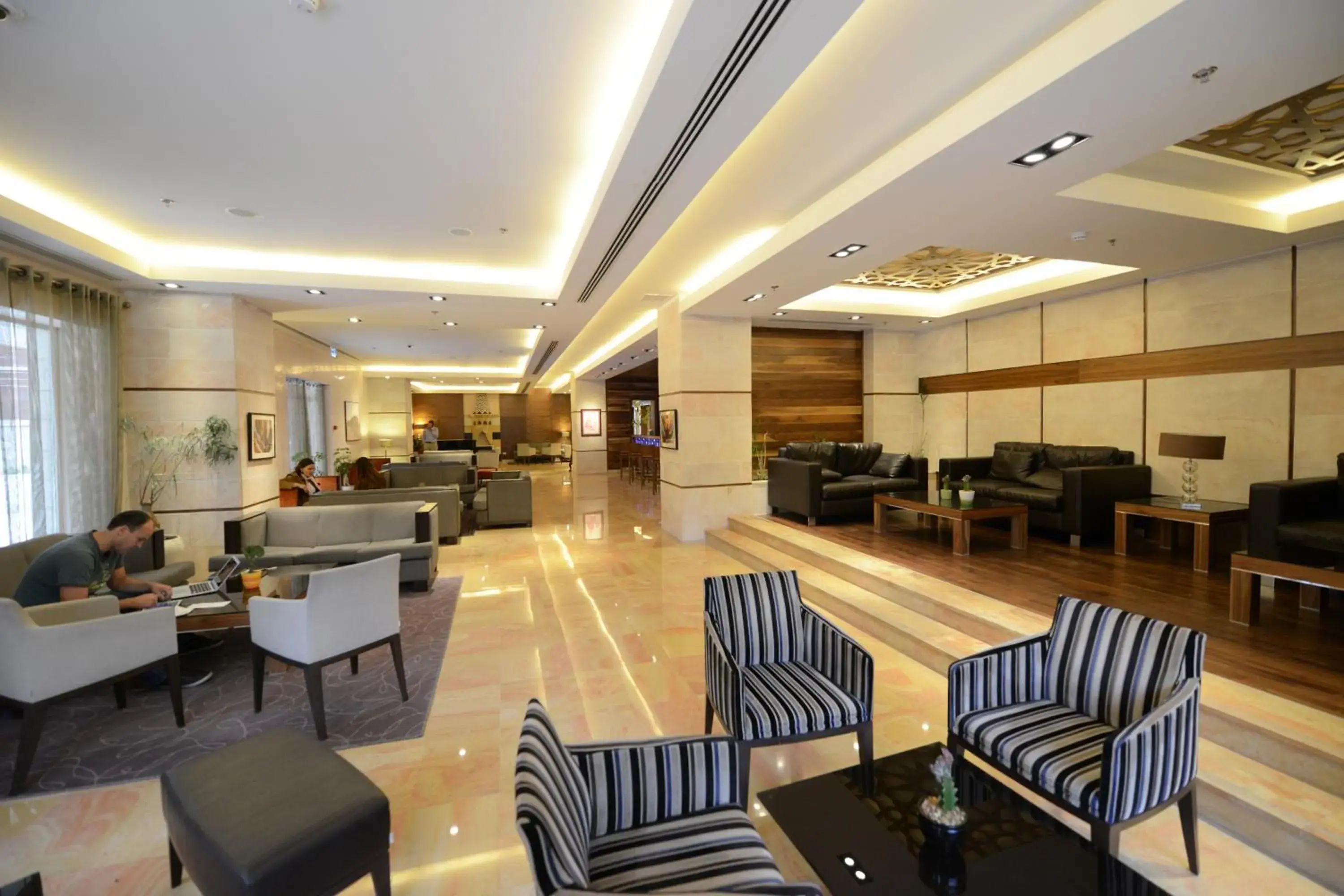 Communal lounge/ TV room, Restaurant/Places to Eat in St. George Hotel