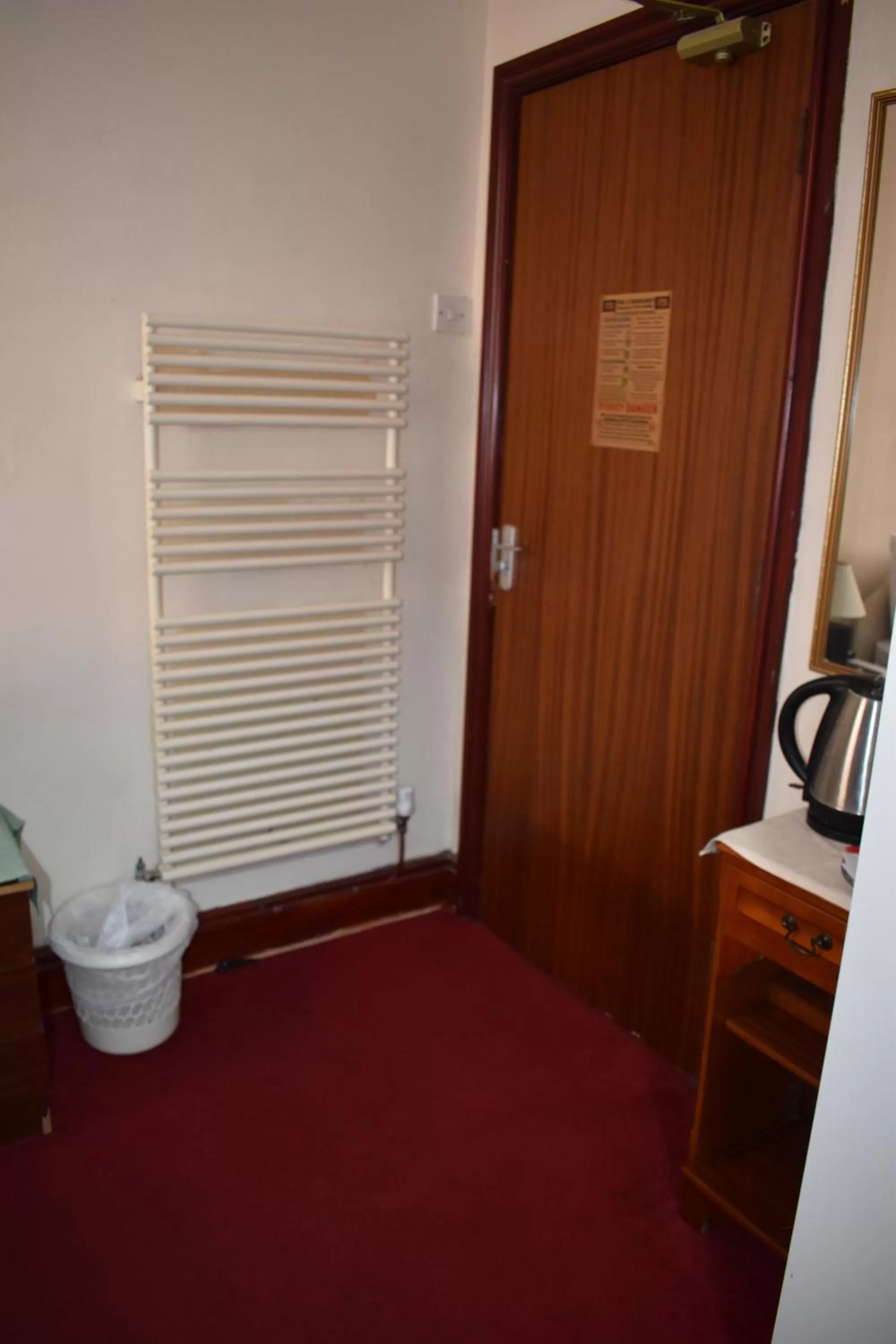 Bedroom in Lyndhurst Hotel