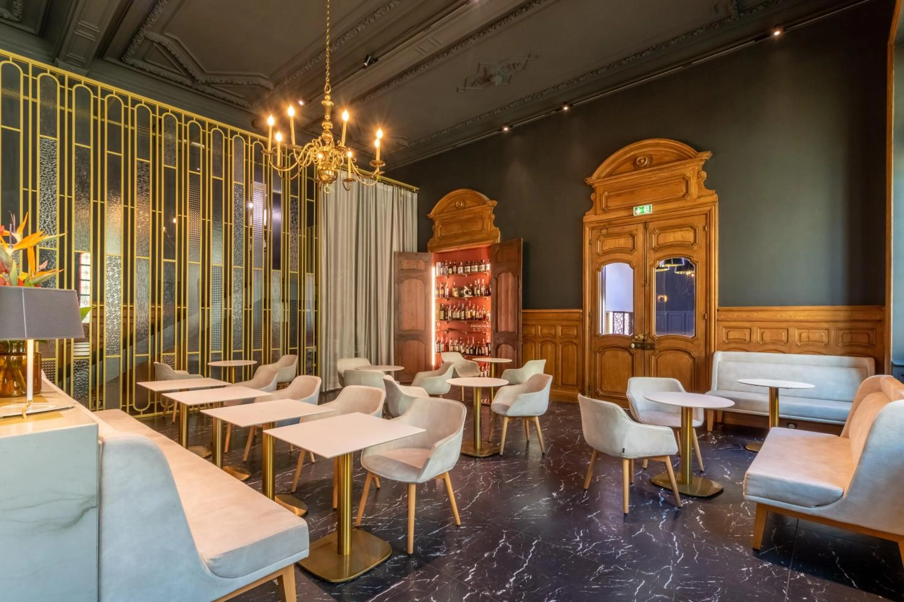 Restaurant/places to eat in Hôtel de France