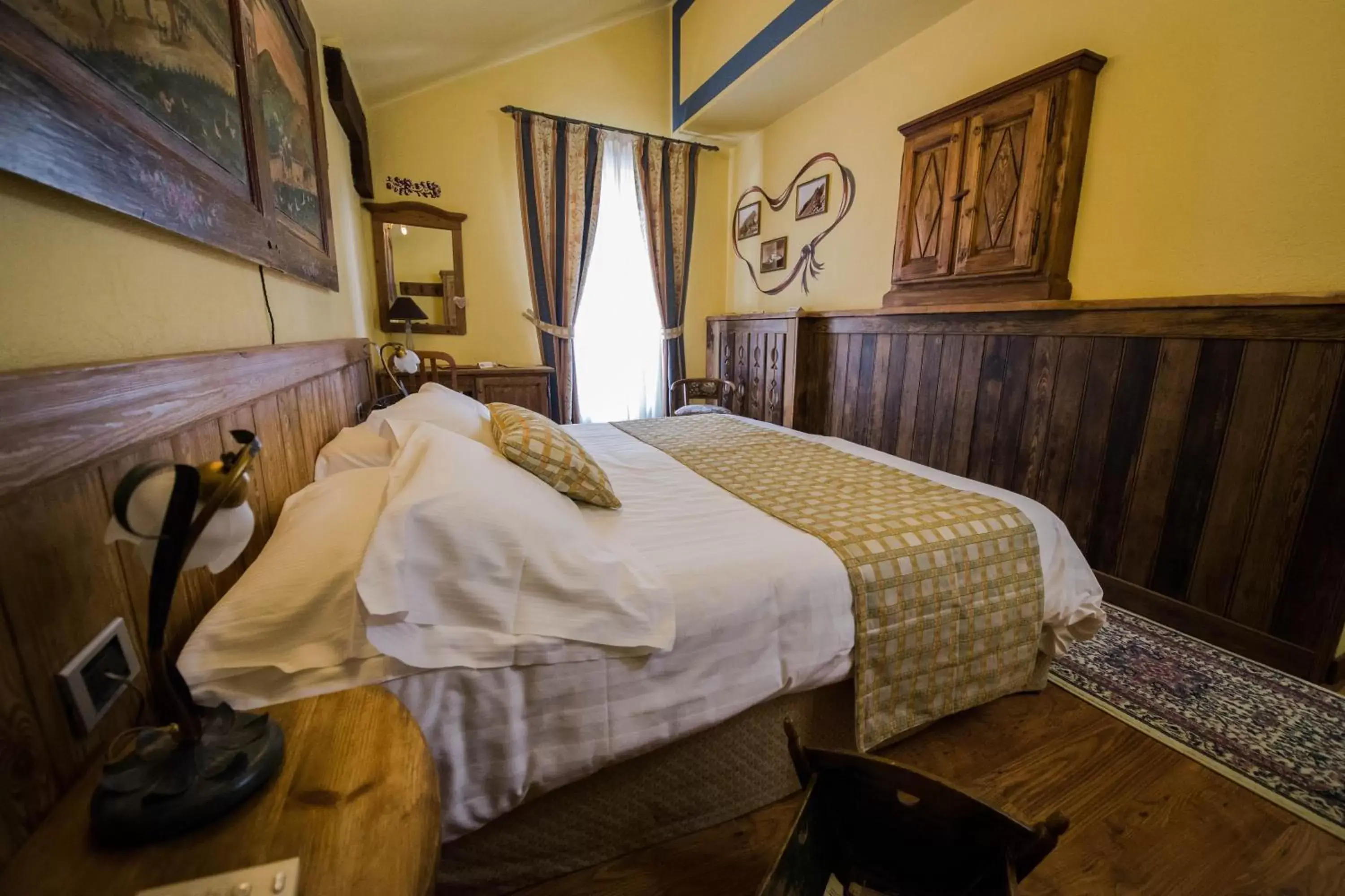 Photo of the whole room, Bed in Hotel Chalet La Meridiana