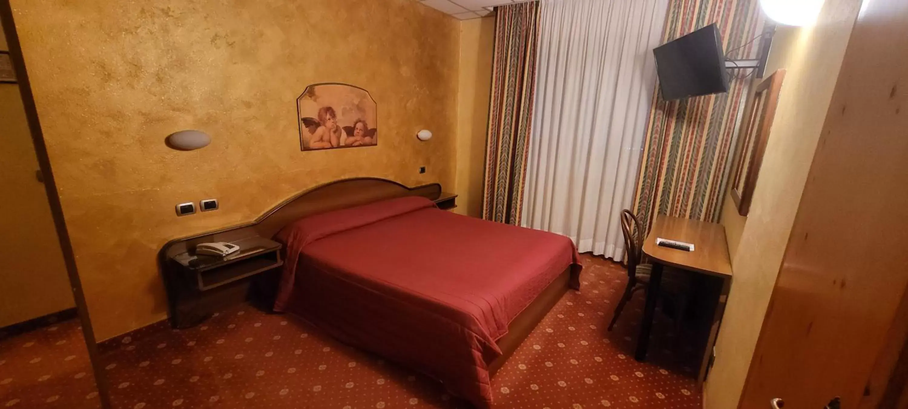 Bed in HOTEL PARADISO