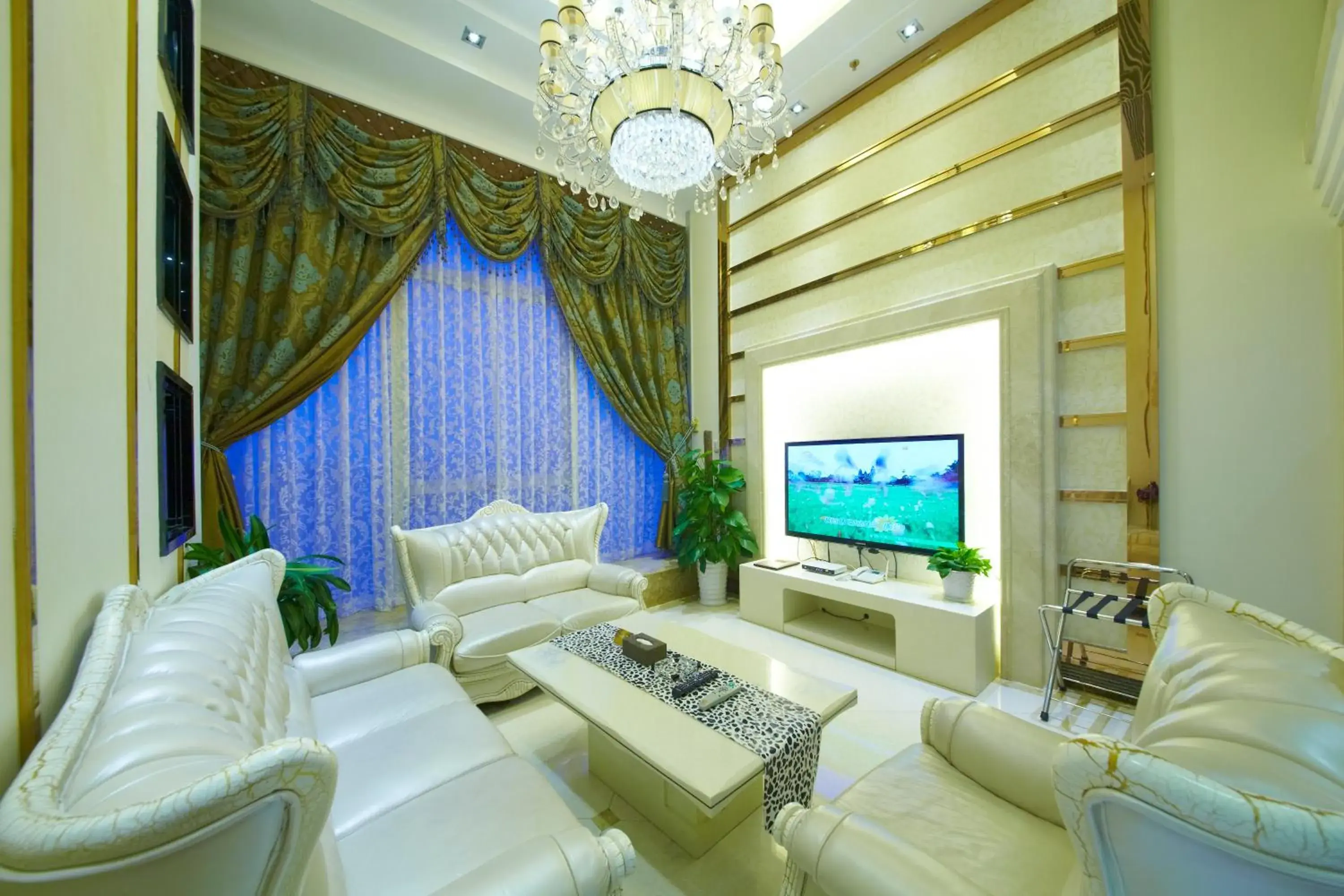 TV and multimedia, Seating Area in Louidon Mega Apartment Hotel Of Kam Rueng Plaza - Sunshine Apartment