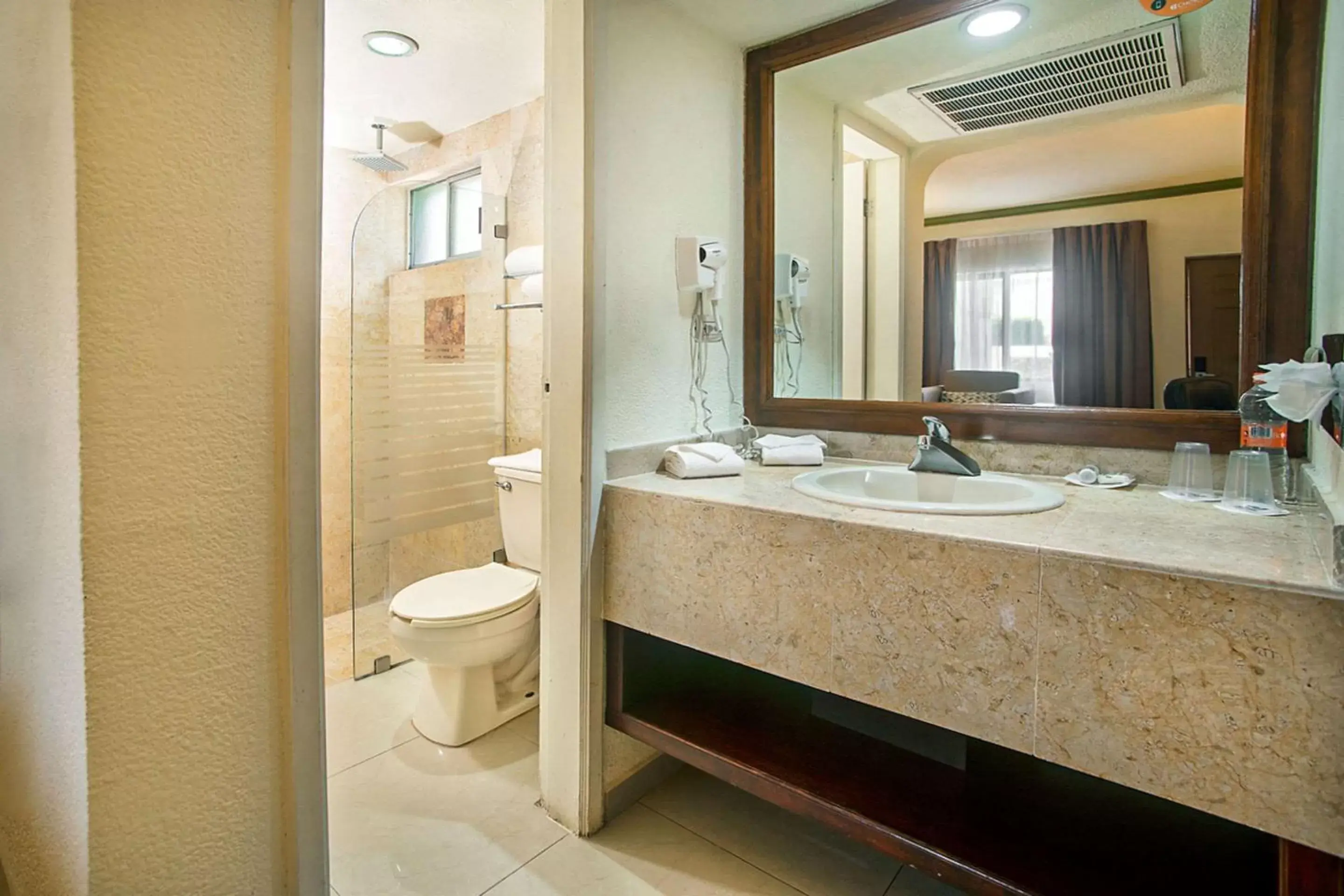 Bathroom in Quality Inn Ciudad Obregon