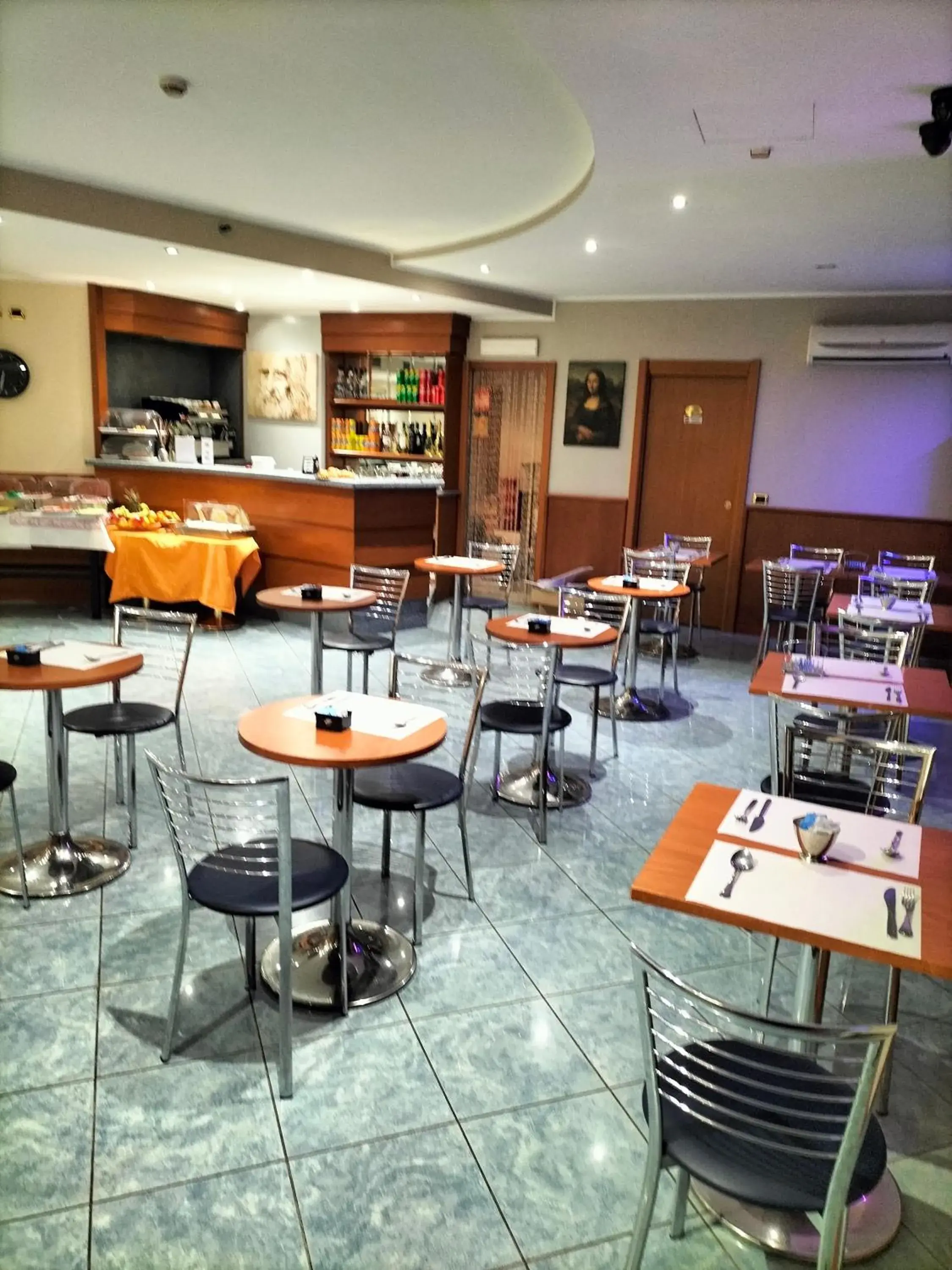 Restaurant/Places to Eat in Keb Hotel