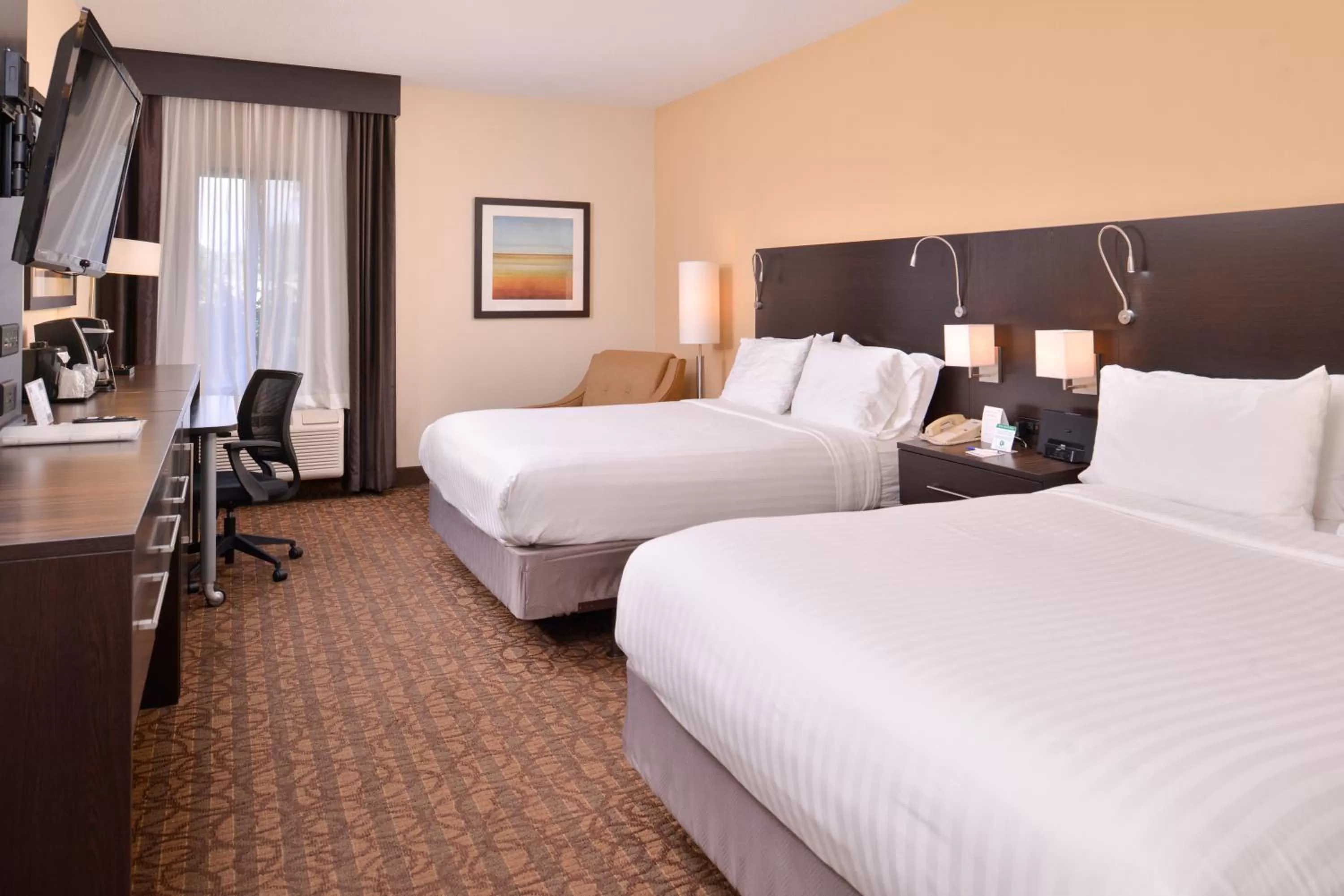 Photo of the whole room, Bed in Holiday Inn Express & Suites Topeka West I-70 Wanamaker by IHG
