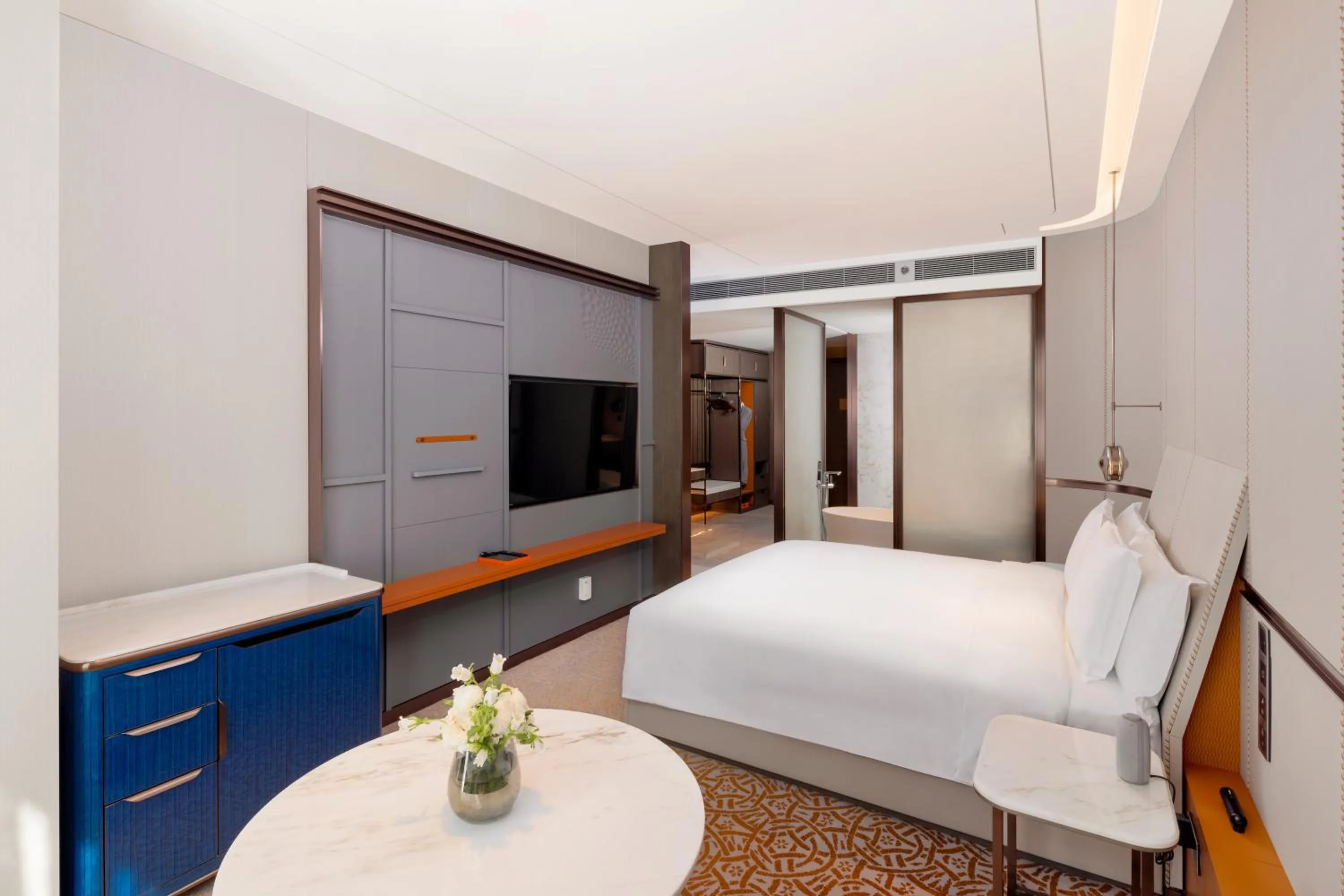 Guests, Bed in Crowne Plaza Qingdao Jinshui by IHG
