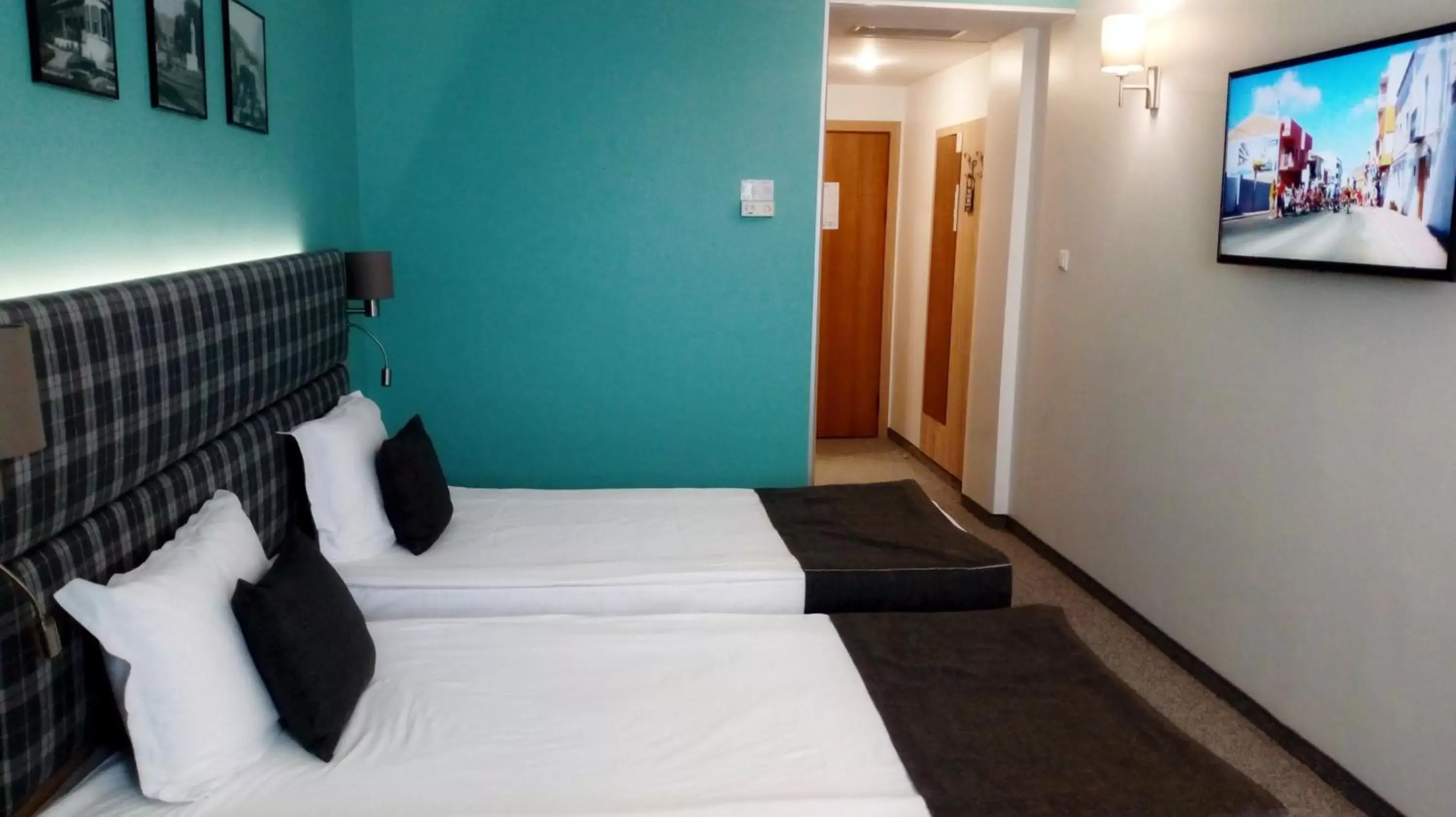 Photo of the whole room, Bed in Aqua Hotel