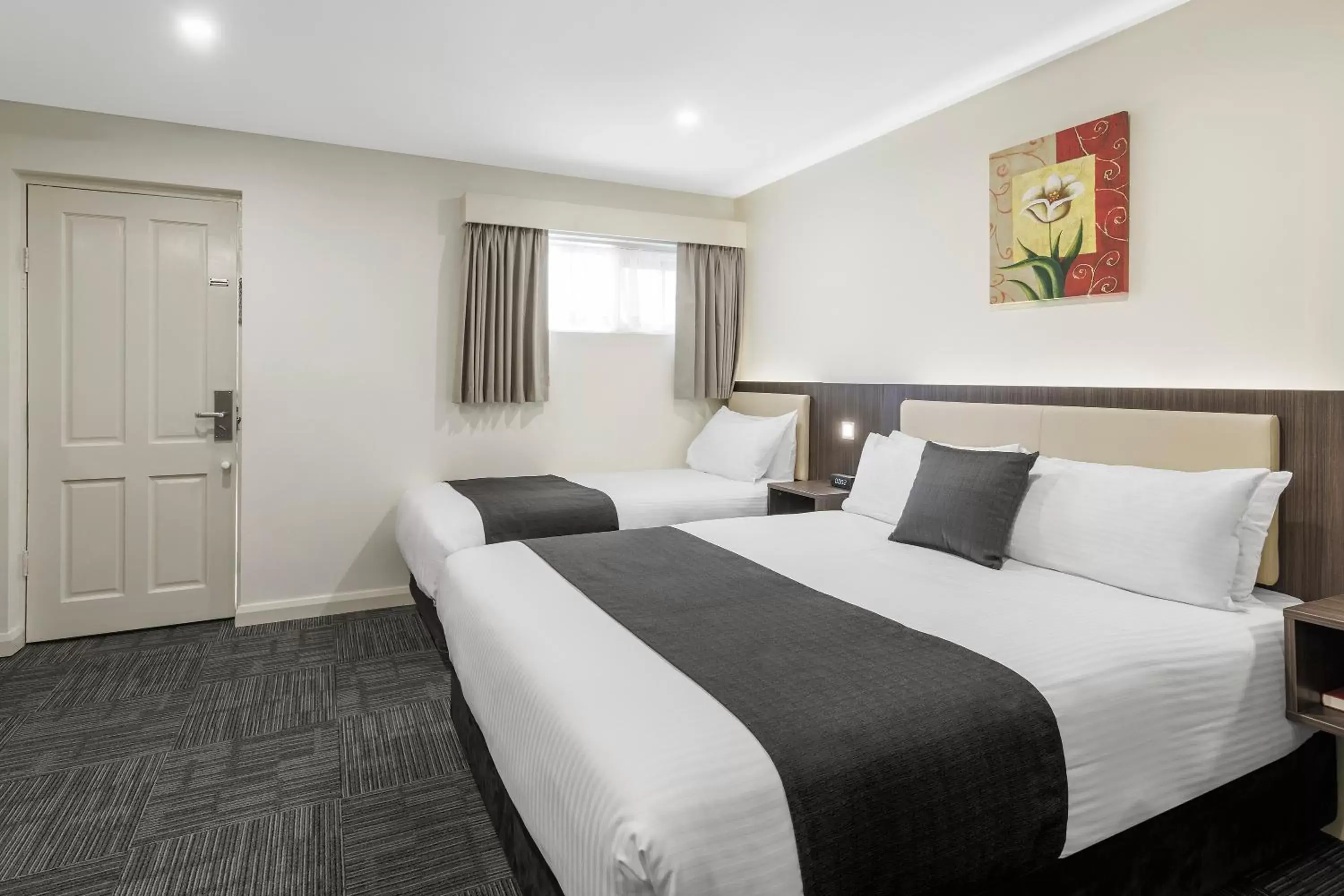 Bed in Quality Hotel Melbourne Airport