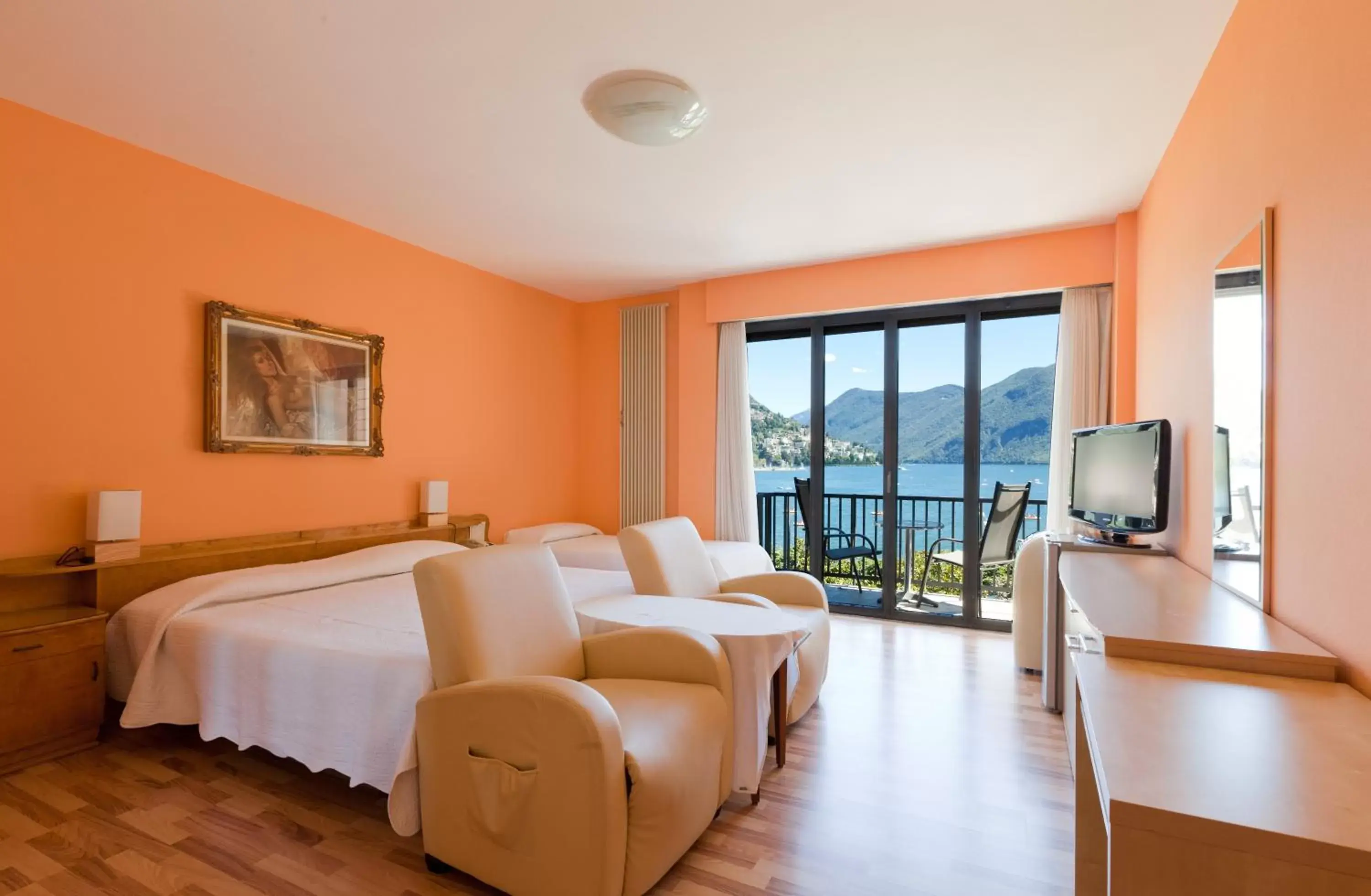 Standard Triple Room with Lake View and Balcony in Swiss Lodge Nassa Garni Standard Triple Room with Lake View and Balcony in Swiss Lodge Nassa Garni