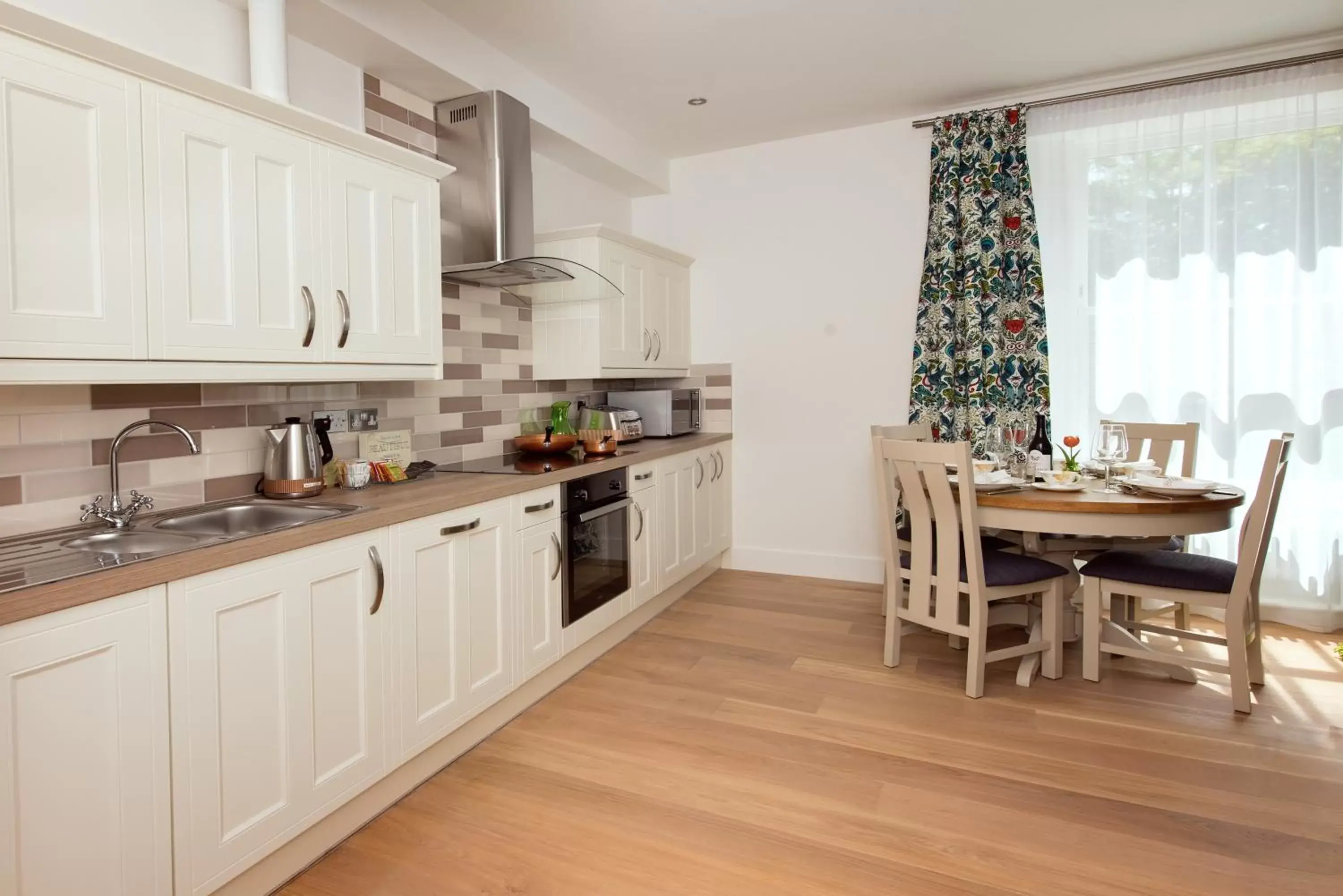 Kitchen/Kitchenette in Best Luxury Apart Hotel in Oxford- Beechwood House